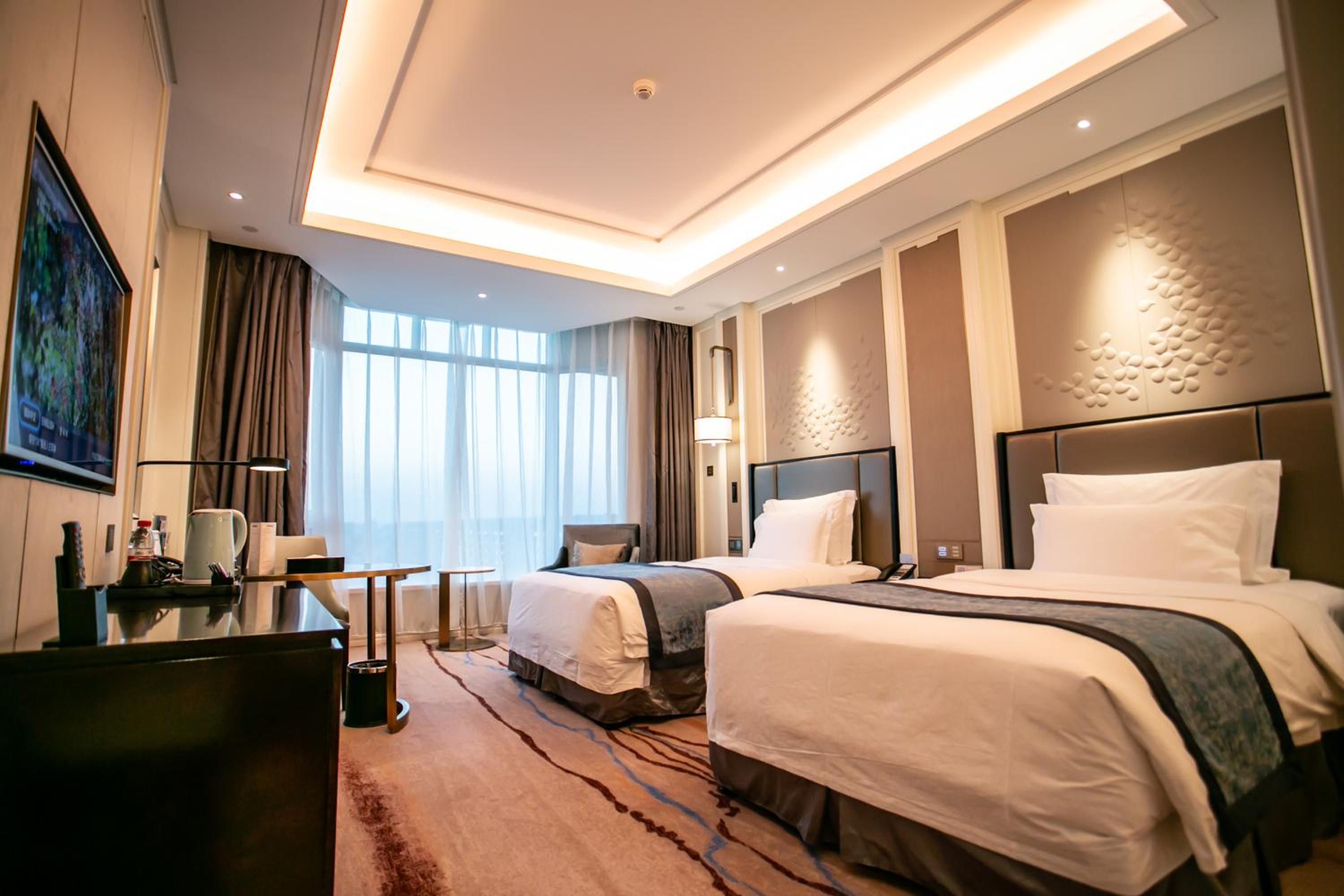 Deluxe City View Room With Twin Bed (inclusive First Day Mini Bar & Welcome Fruit & Cookies + Daily One Self-Service Laundry Voucher) - Photo 4