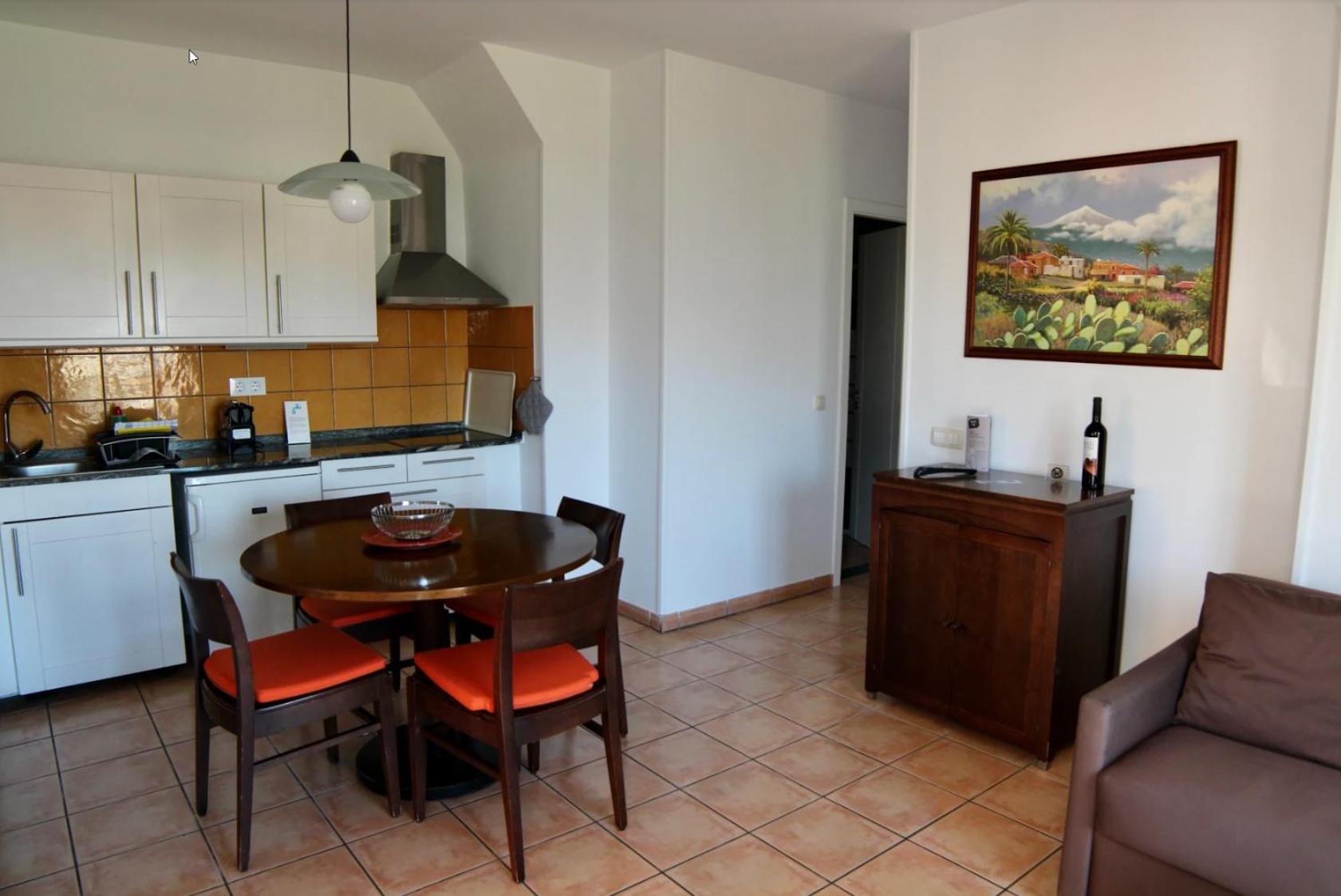 One-Bedroom Apartment photo 2