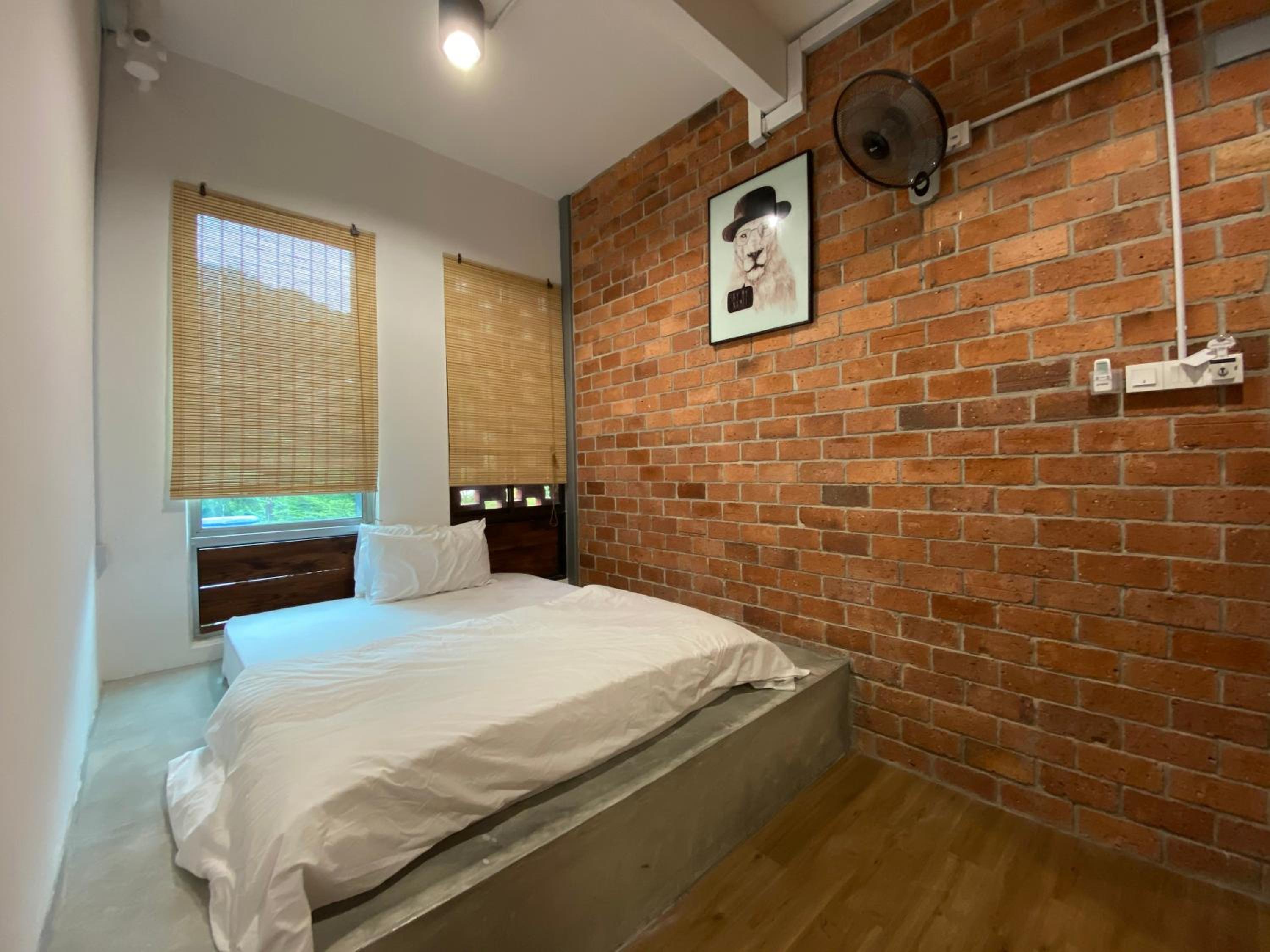 Deluxe Queen Room