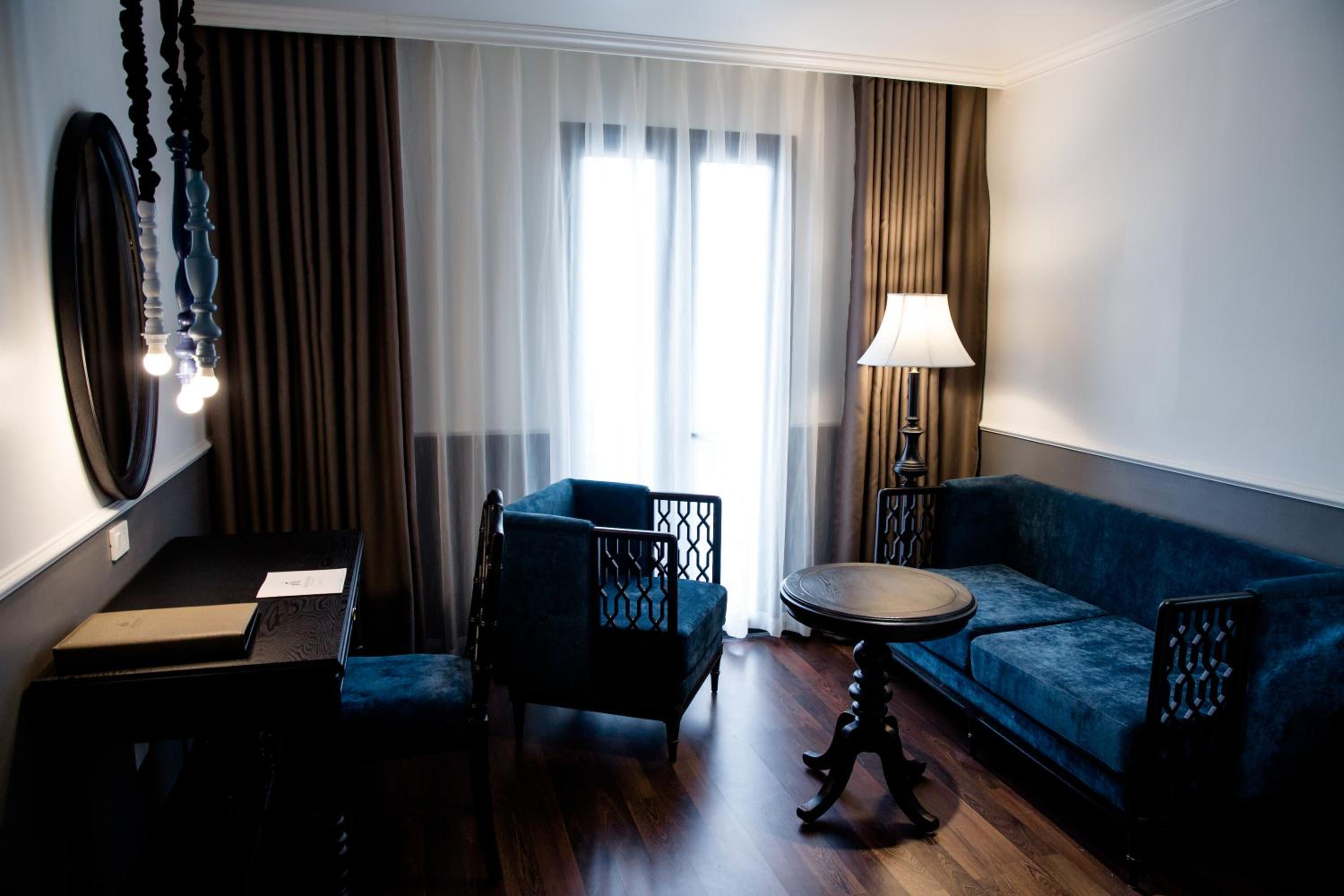 Deluxe Double Room - Photo 9