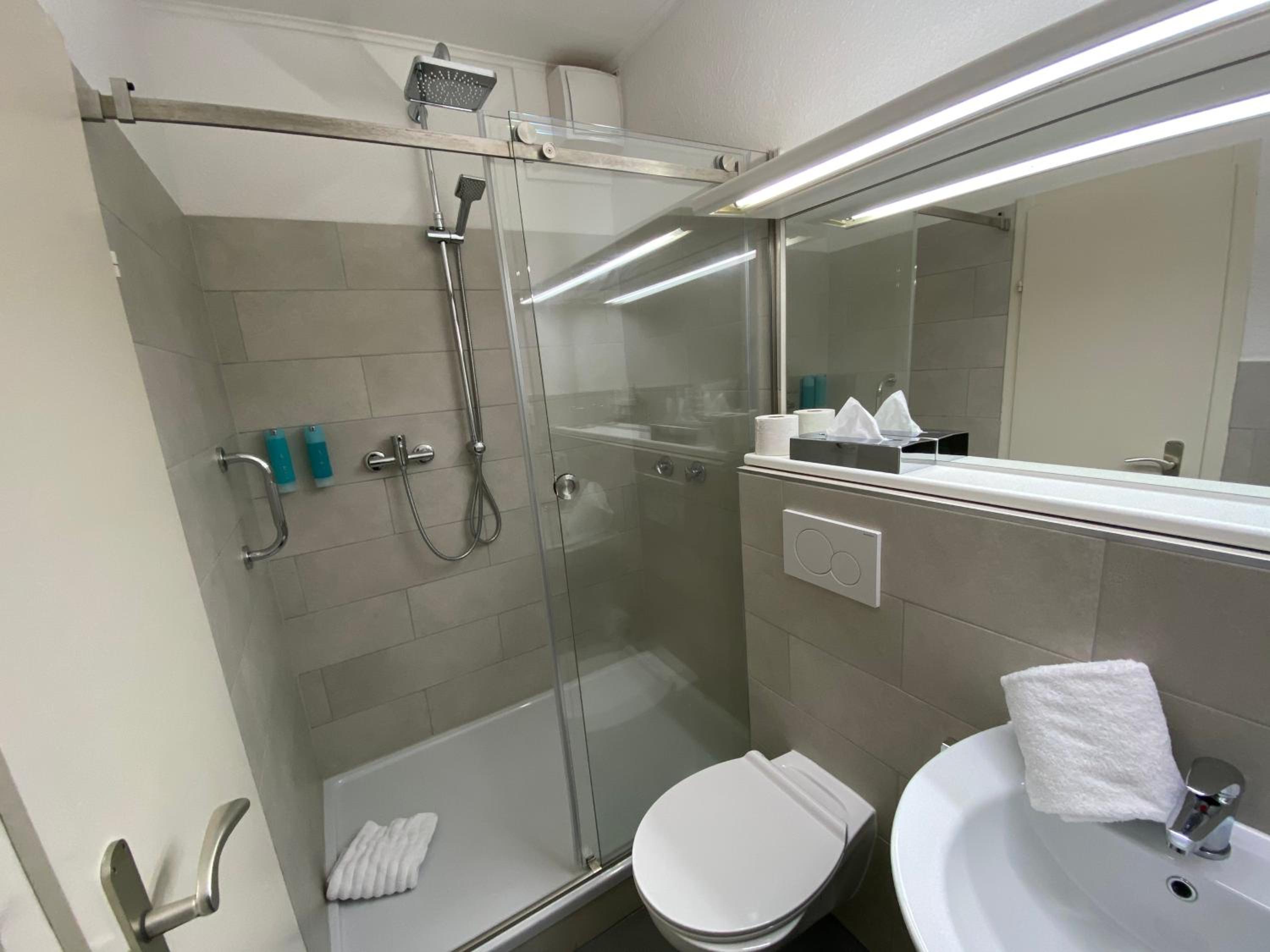 Family Room (2 Adults + 3 Children)