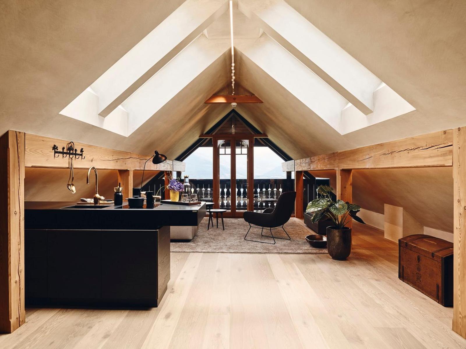 Superior Suite - Photo 14