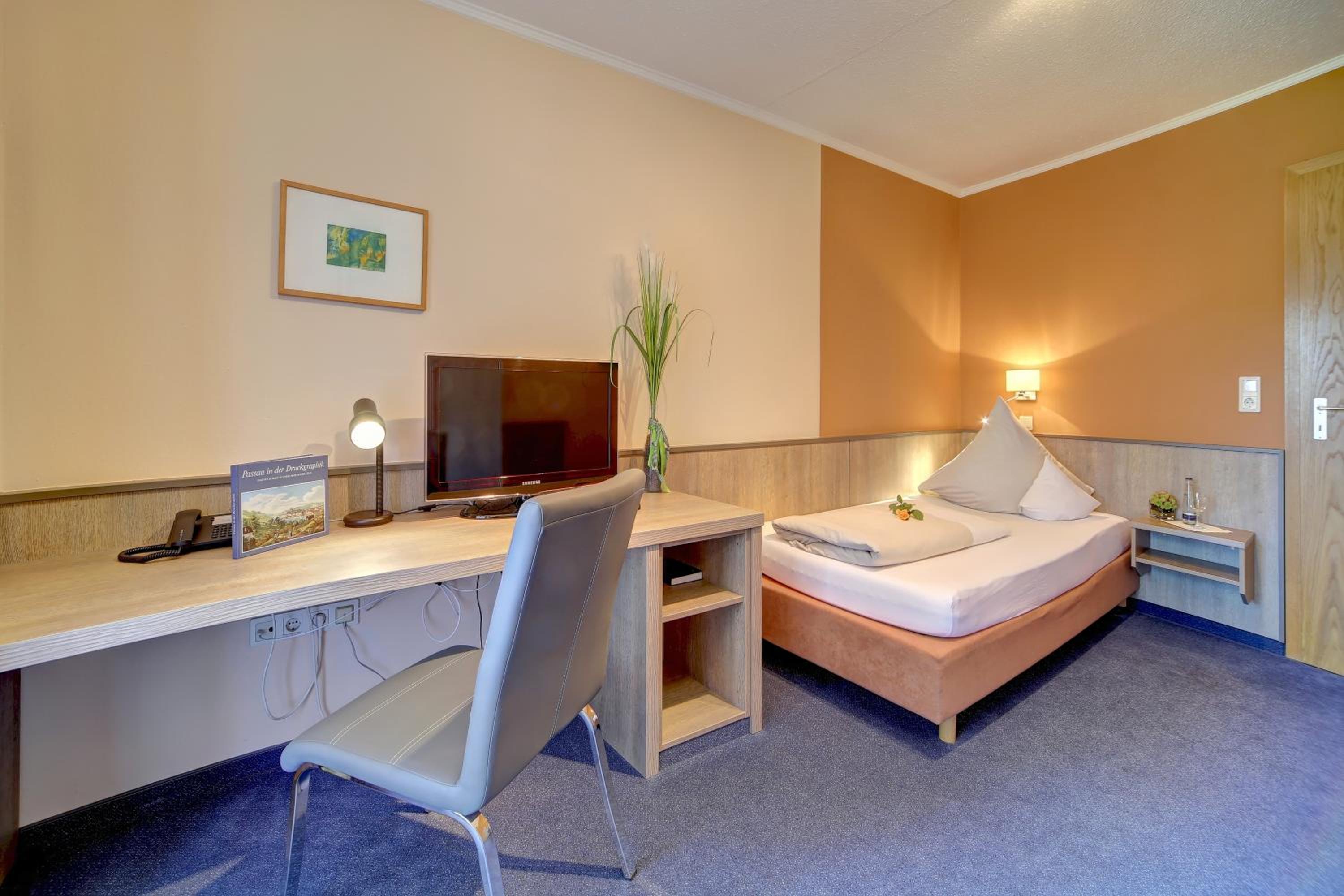 Single Room photo 3