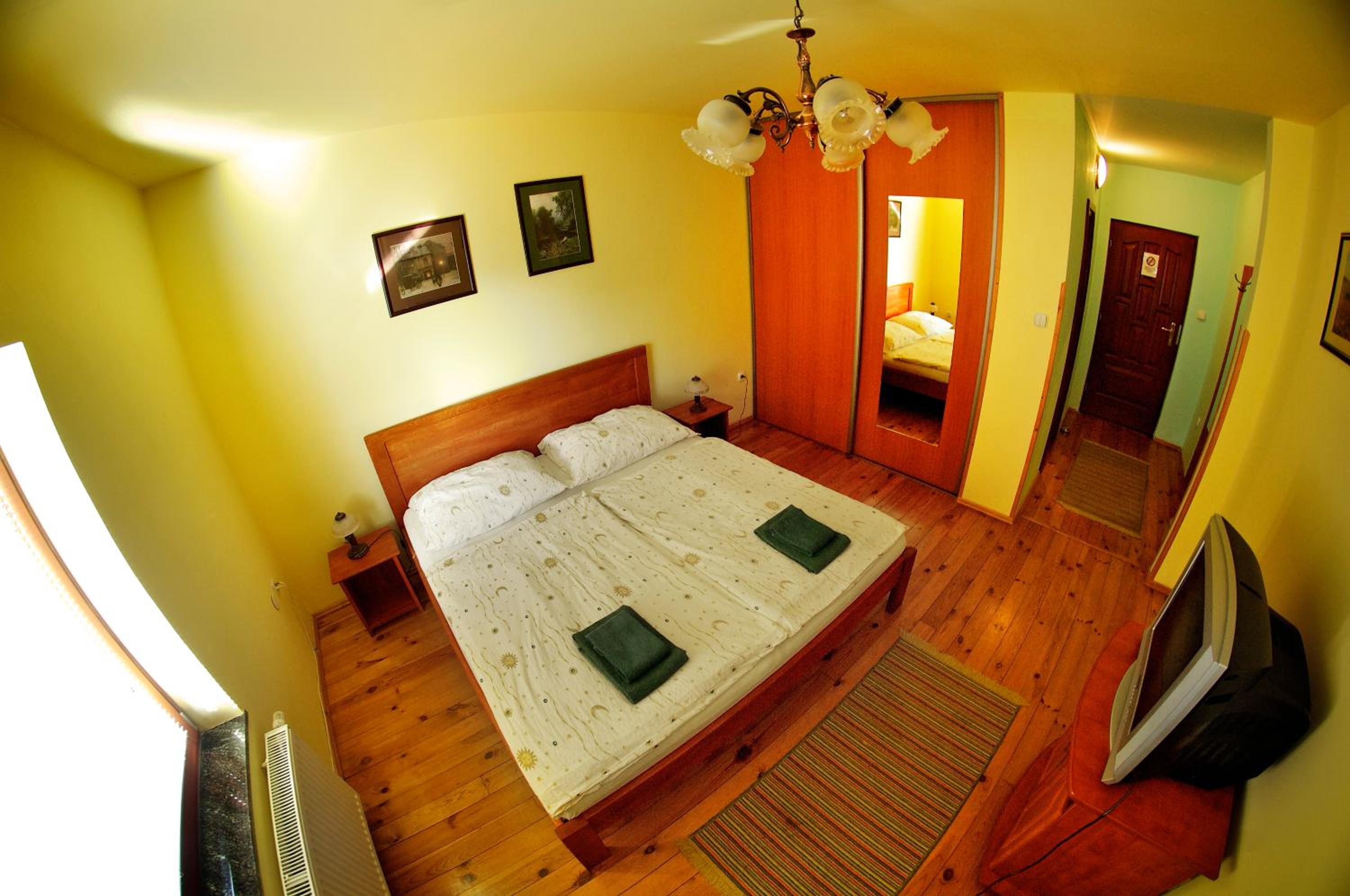 Double or Twin Room - Photo 6