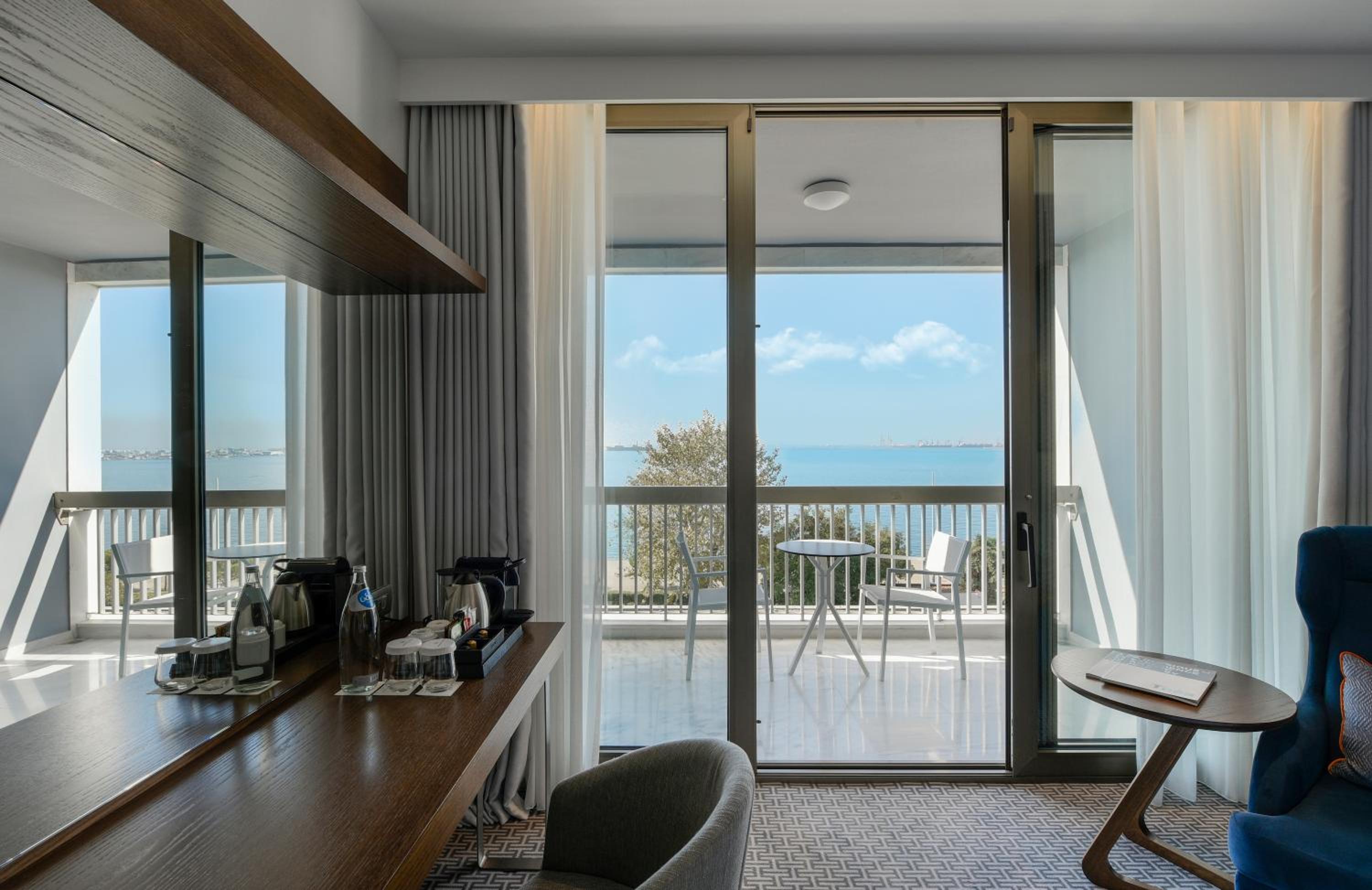 Premium Room with Sea View - Photo 4