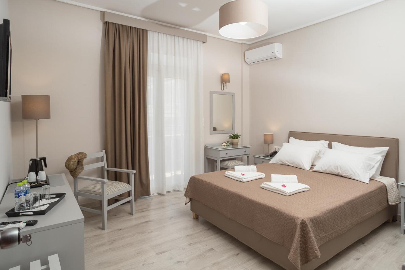Superior Double or Twin Room with Side Seaview and Square view photo 1