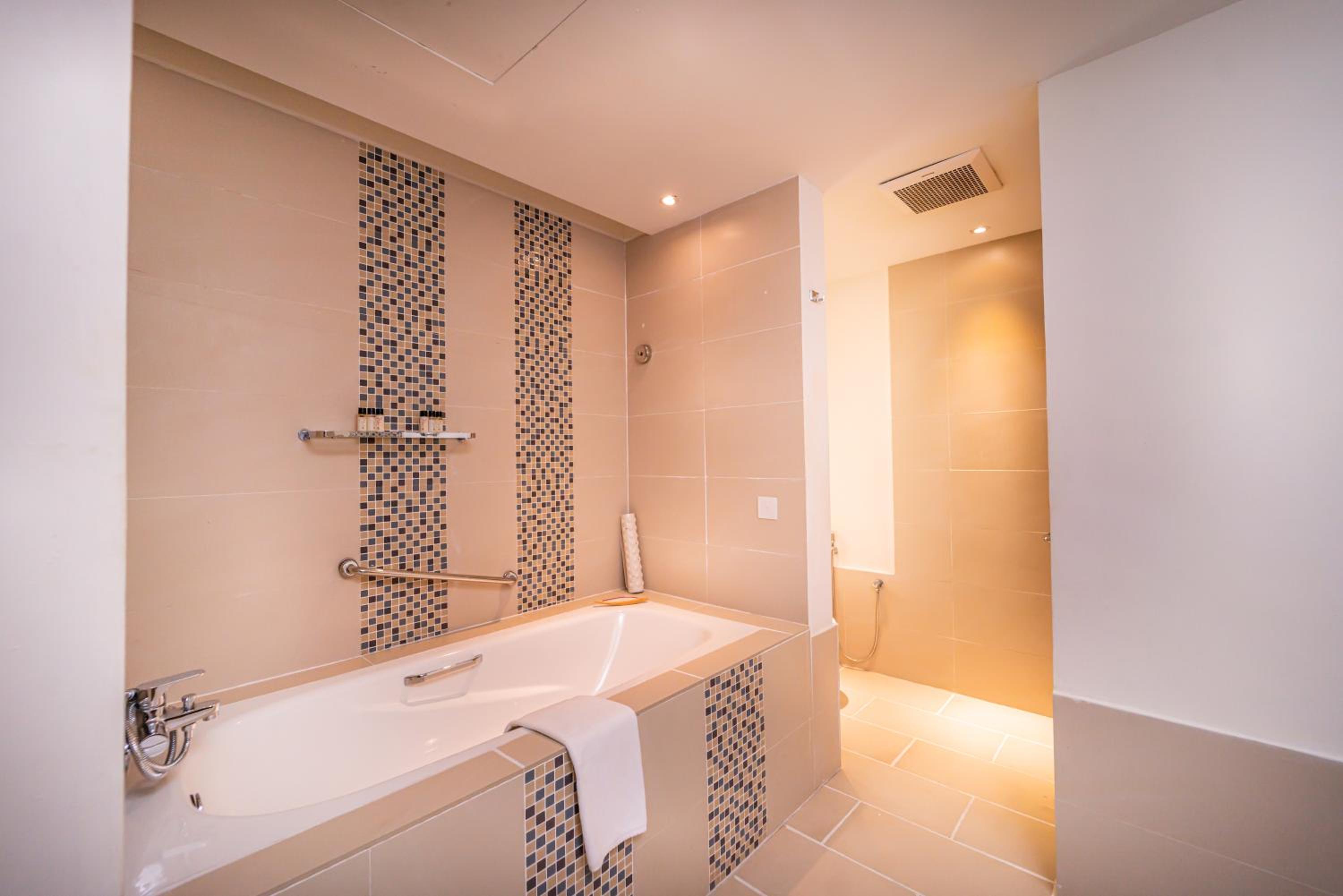One Bedroom Sea View Suite - Photo 18