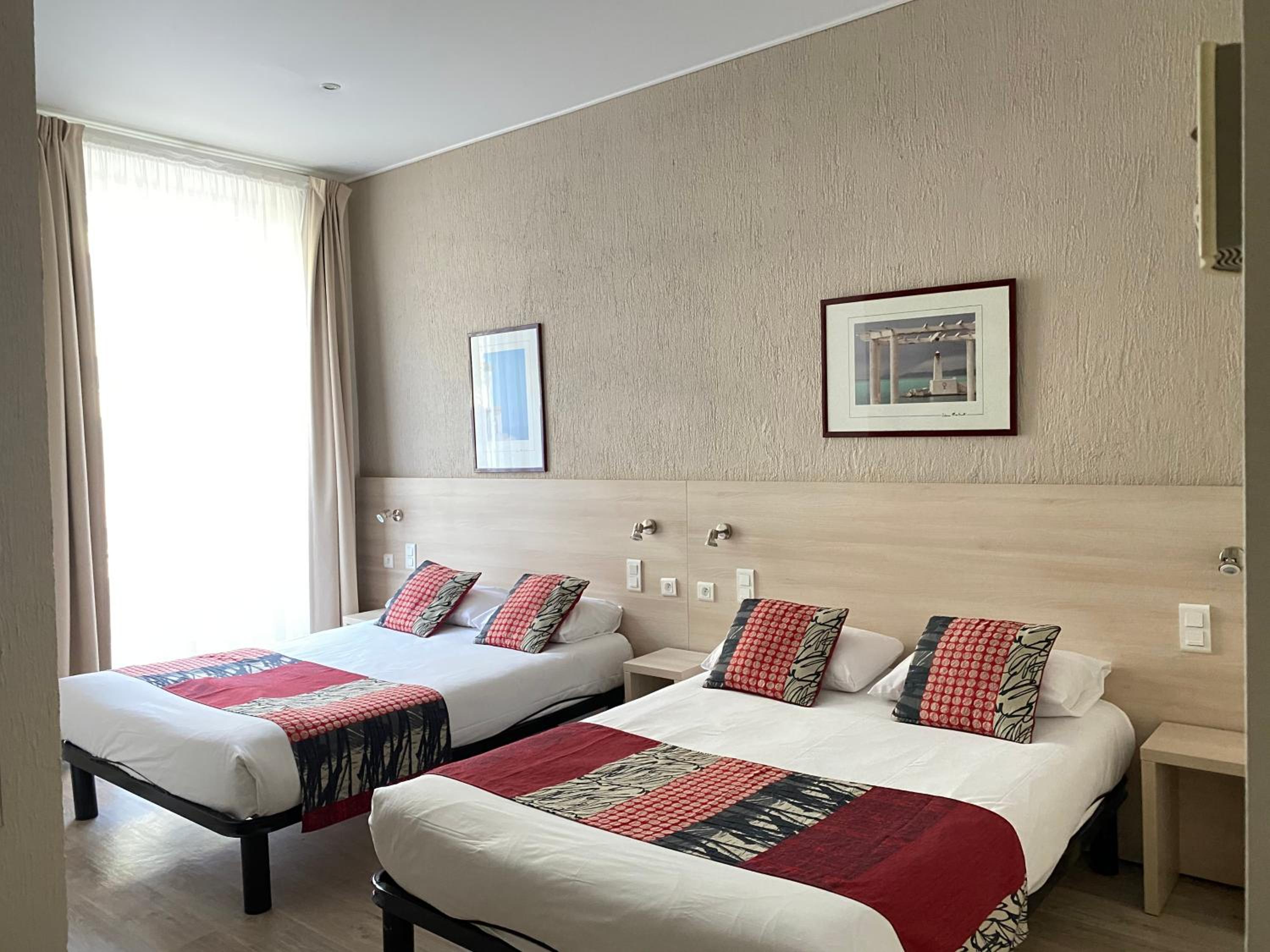 Quadruple Room - Photo 1