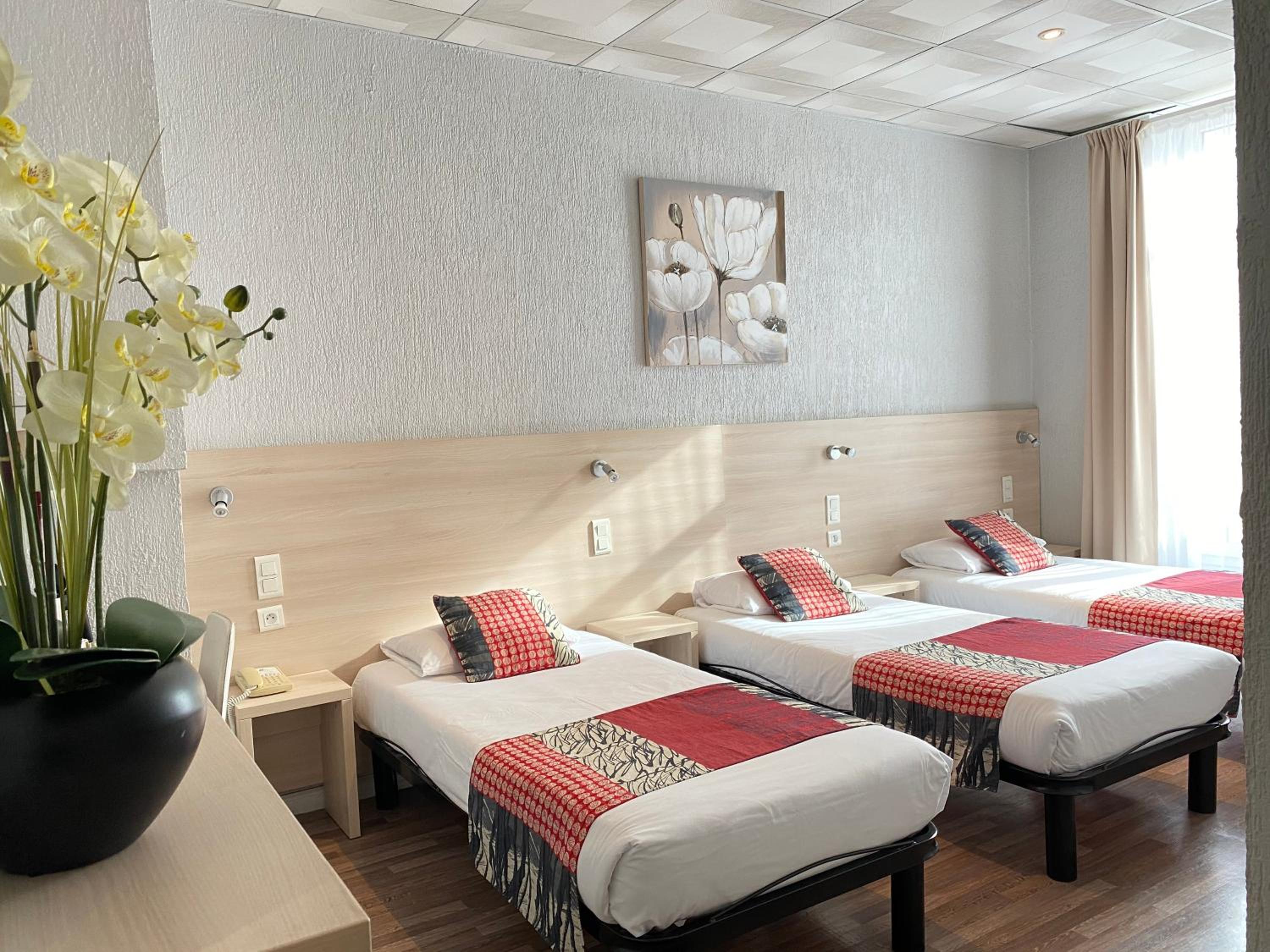 Triple Room 3 Beds - Photo 4