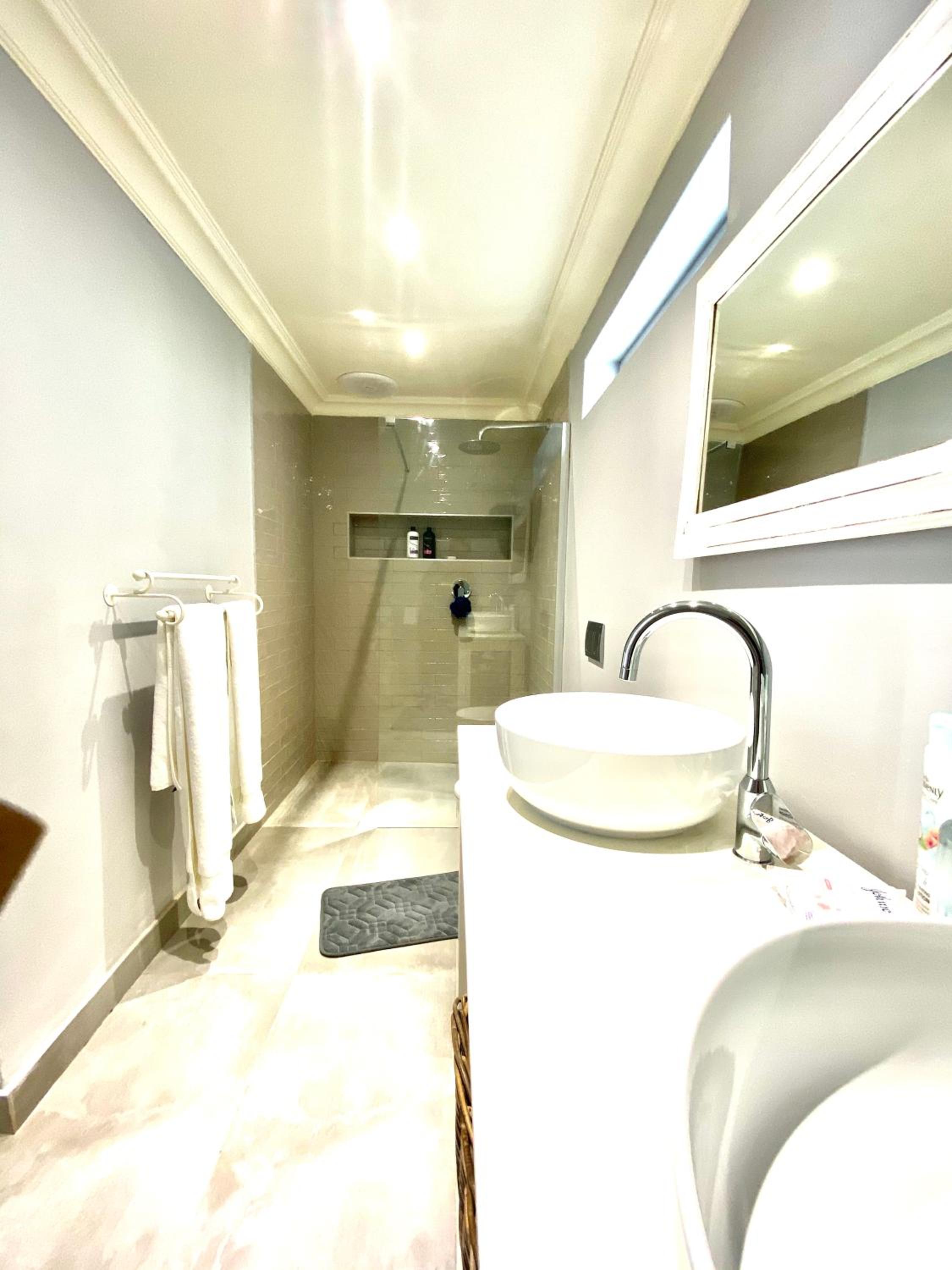 Double Room with Garden View - Photo 3