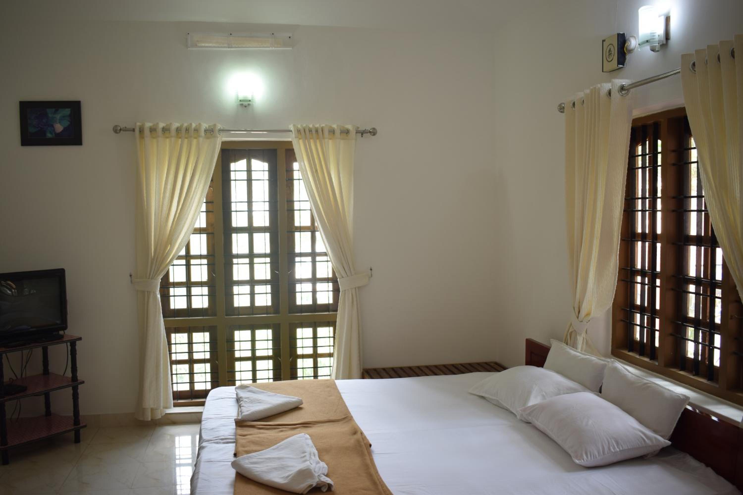 Deluxe Double Room - Photo 19