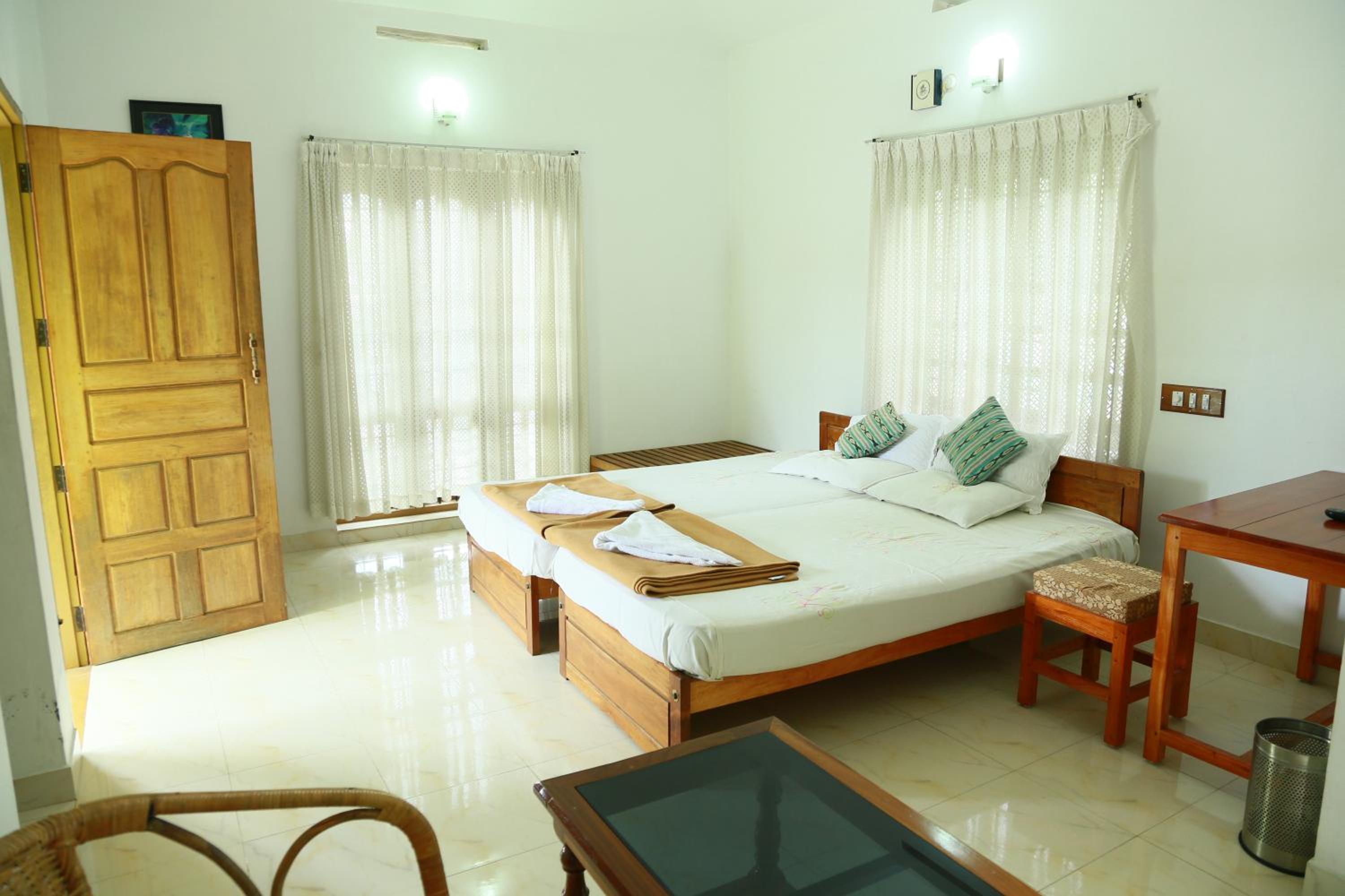 Deluxe Double Room - Photo 16