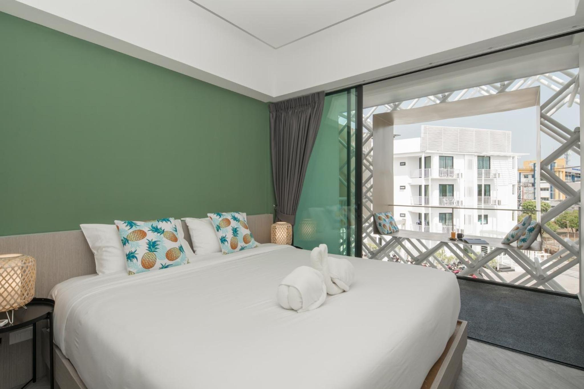 Family Suite with Balcony - Photo 17