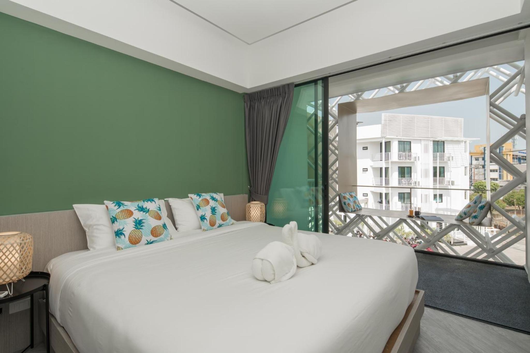 Family Suite with Balcony - Photo 16