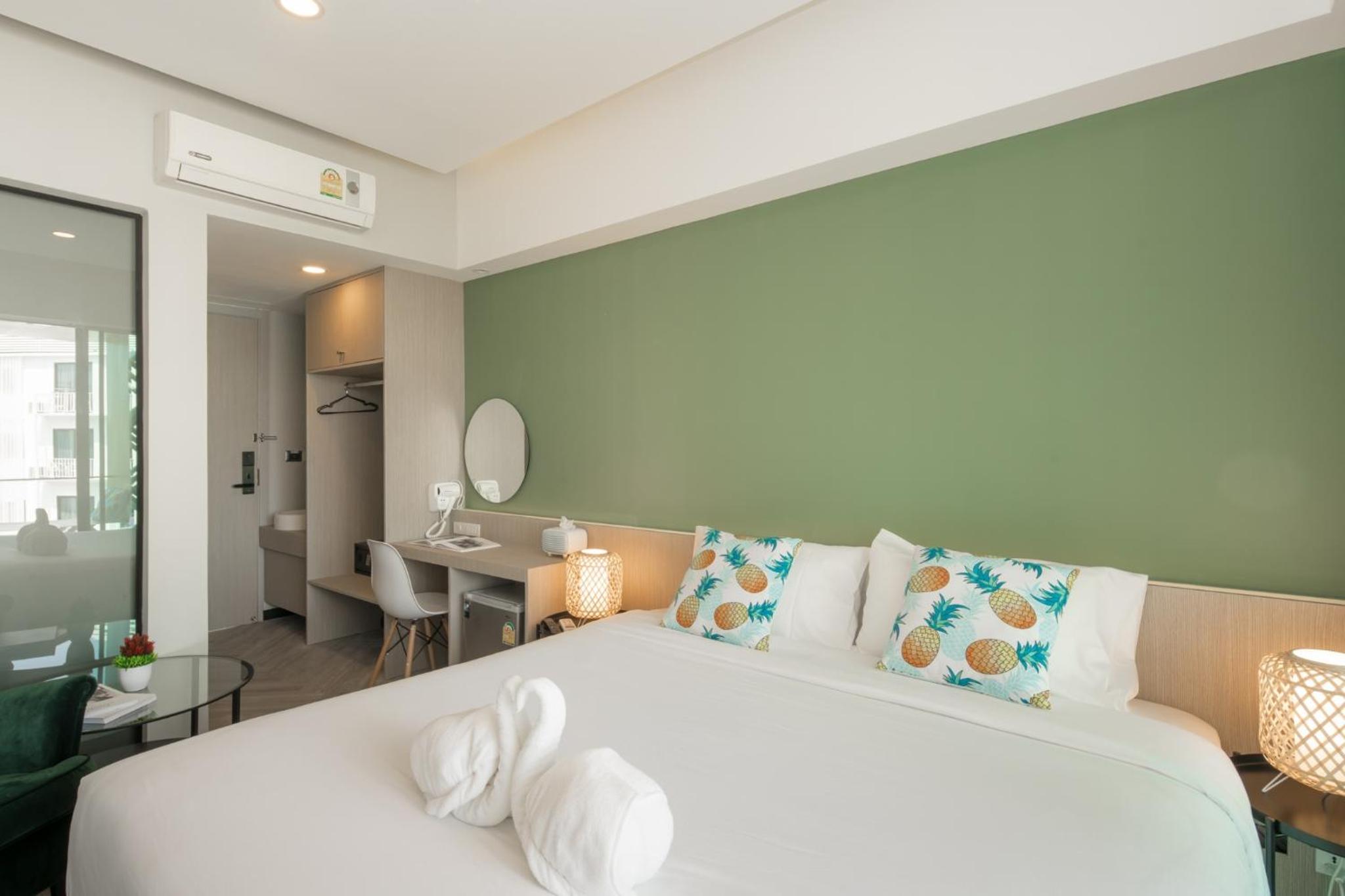 Family Suite with Balcony - Photo 15