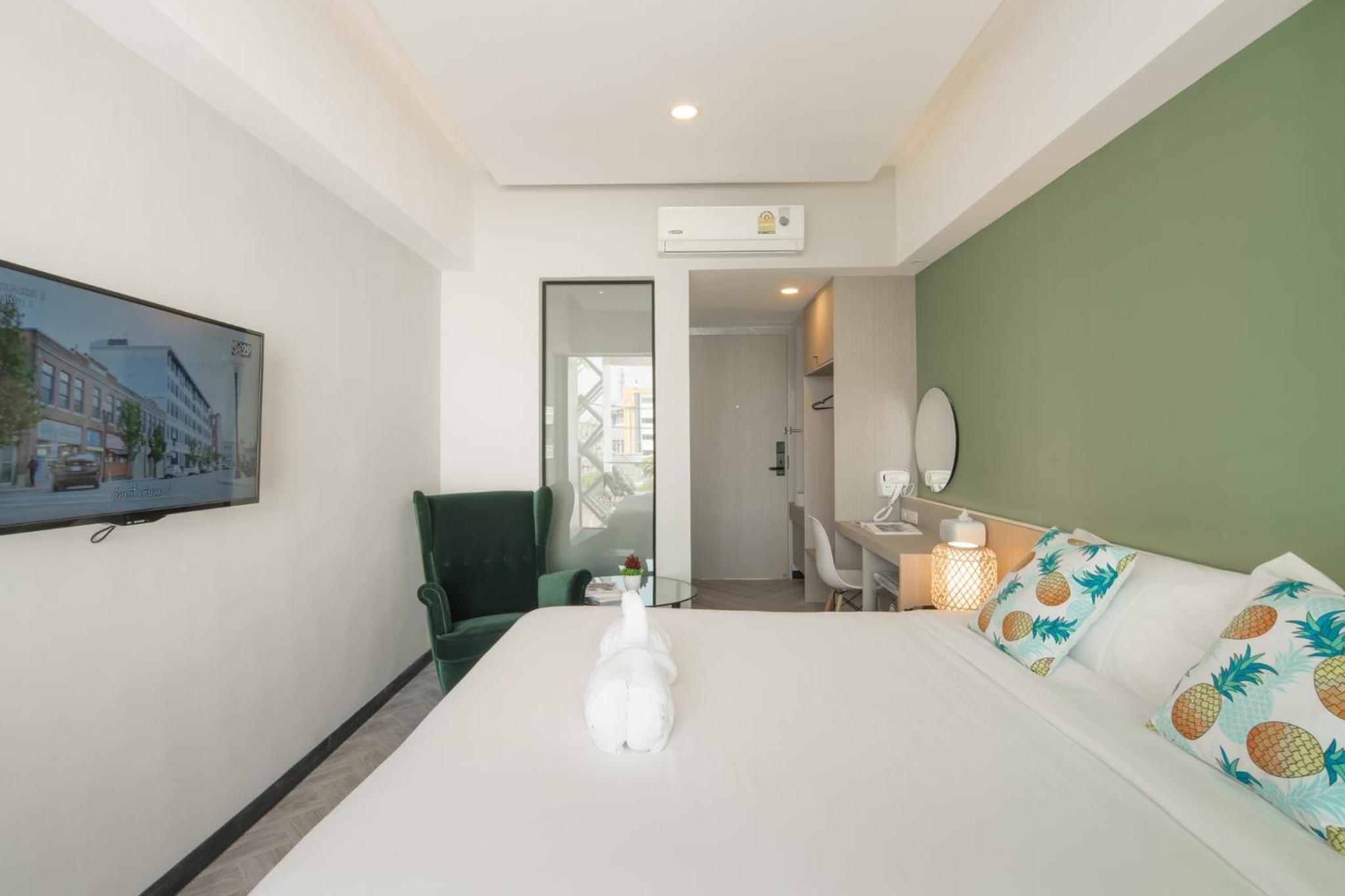 Family Suite with Balcony - Photo 14