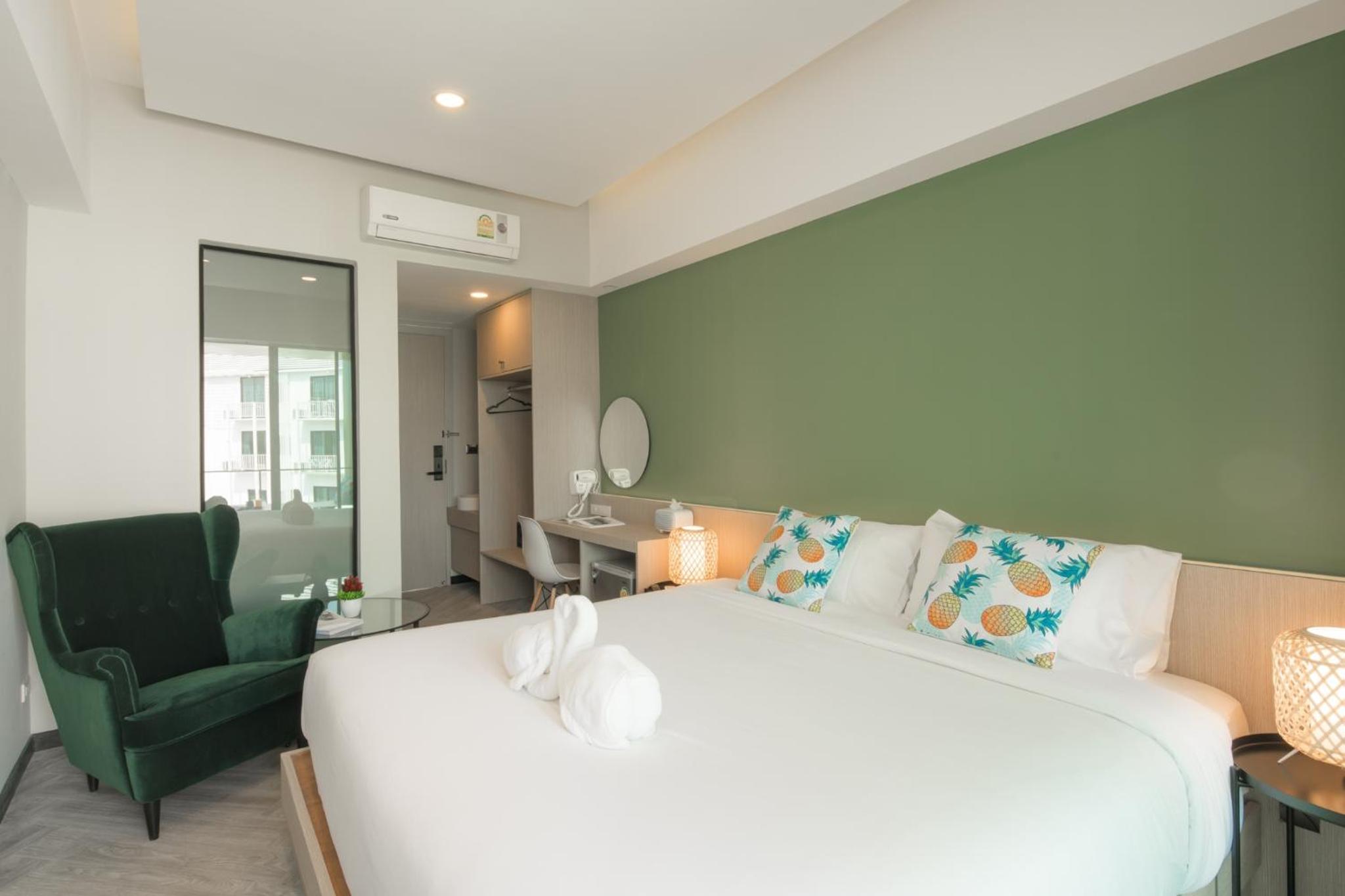 Family Suite with Balcony - Photo 13