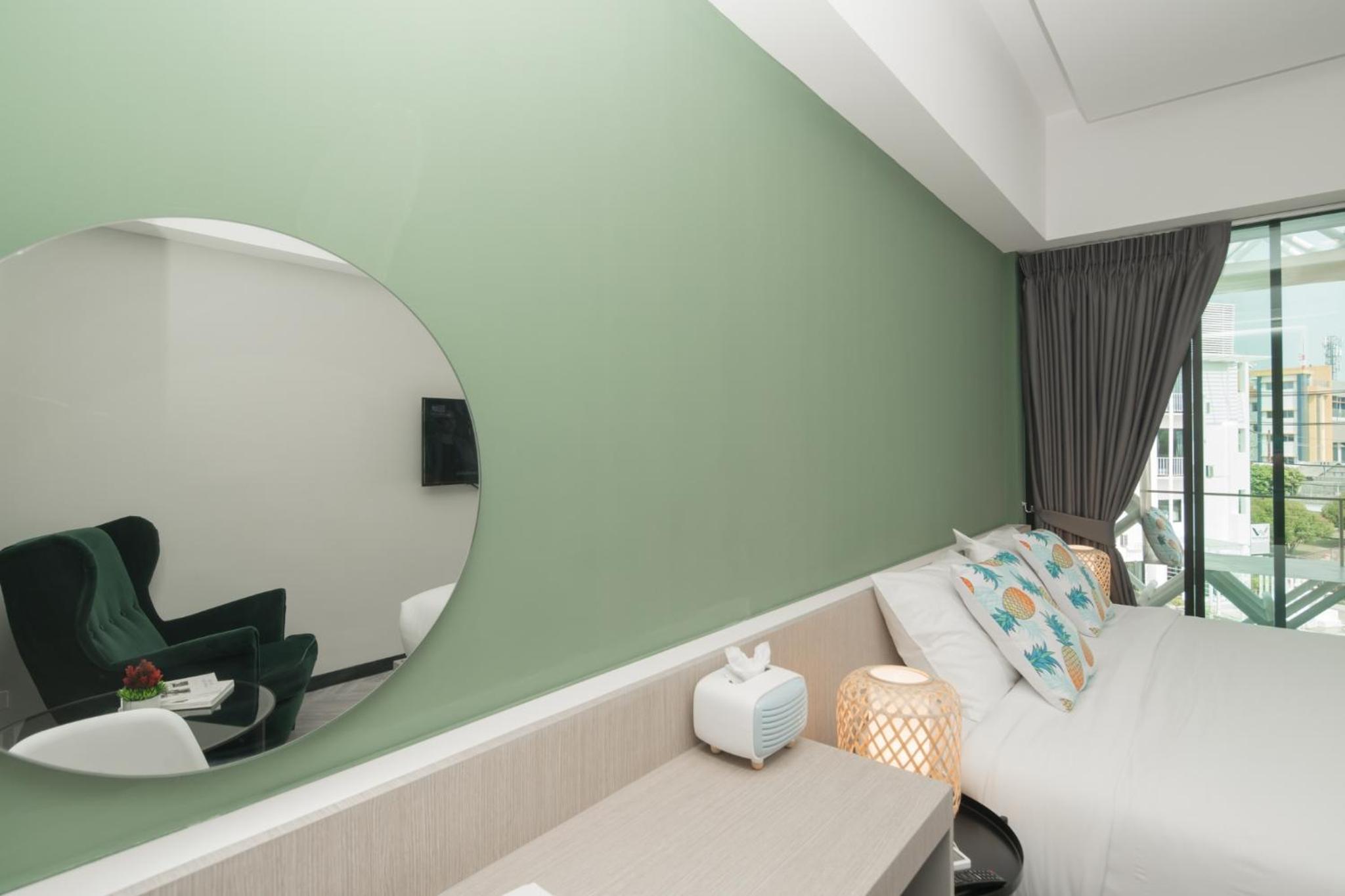 Family Suite with Balcony - Photo 11