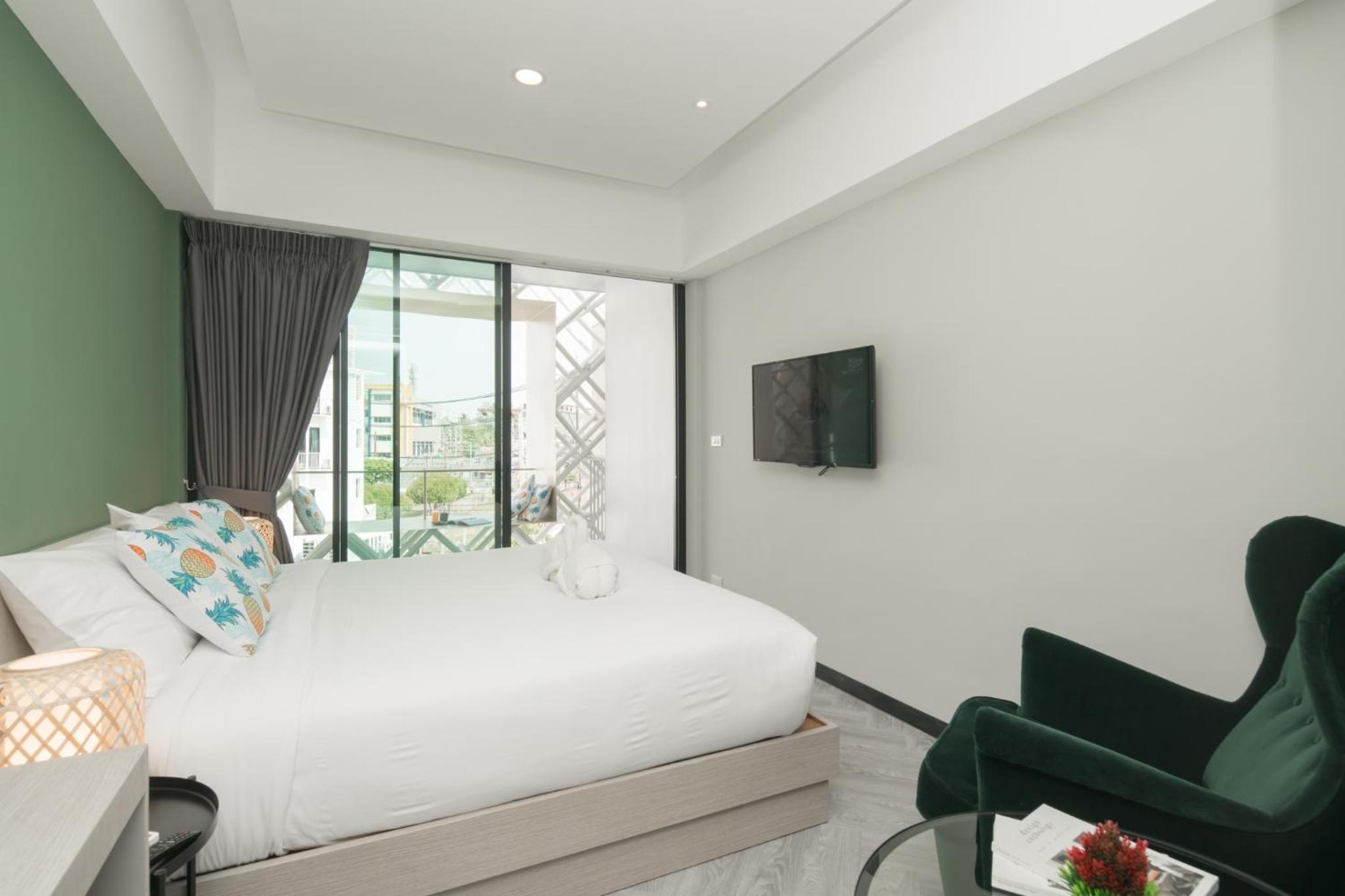 Family Suite with Balcony - Photo 19