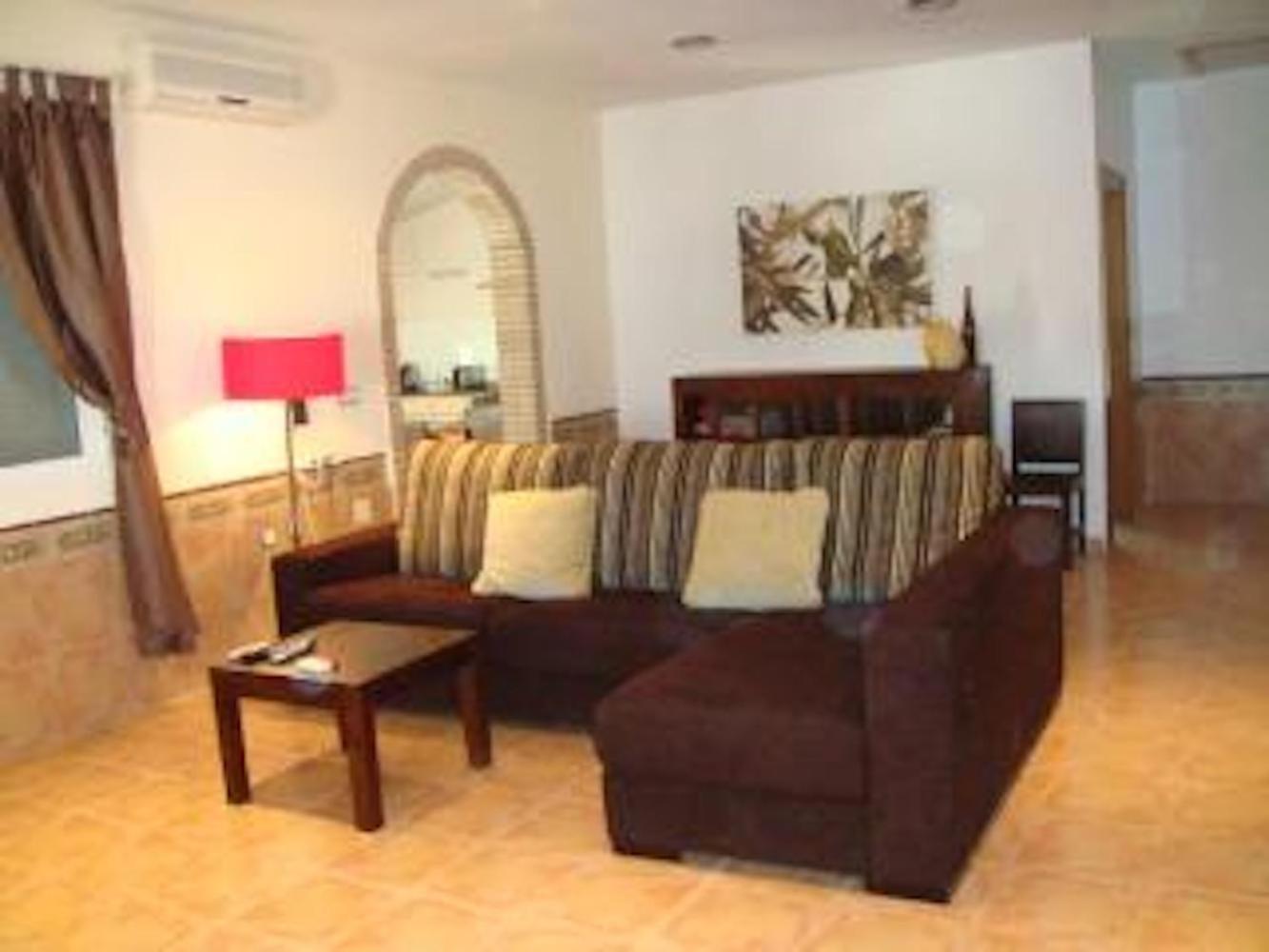 Villa de Tres Habitaciones