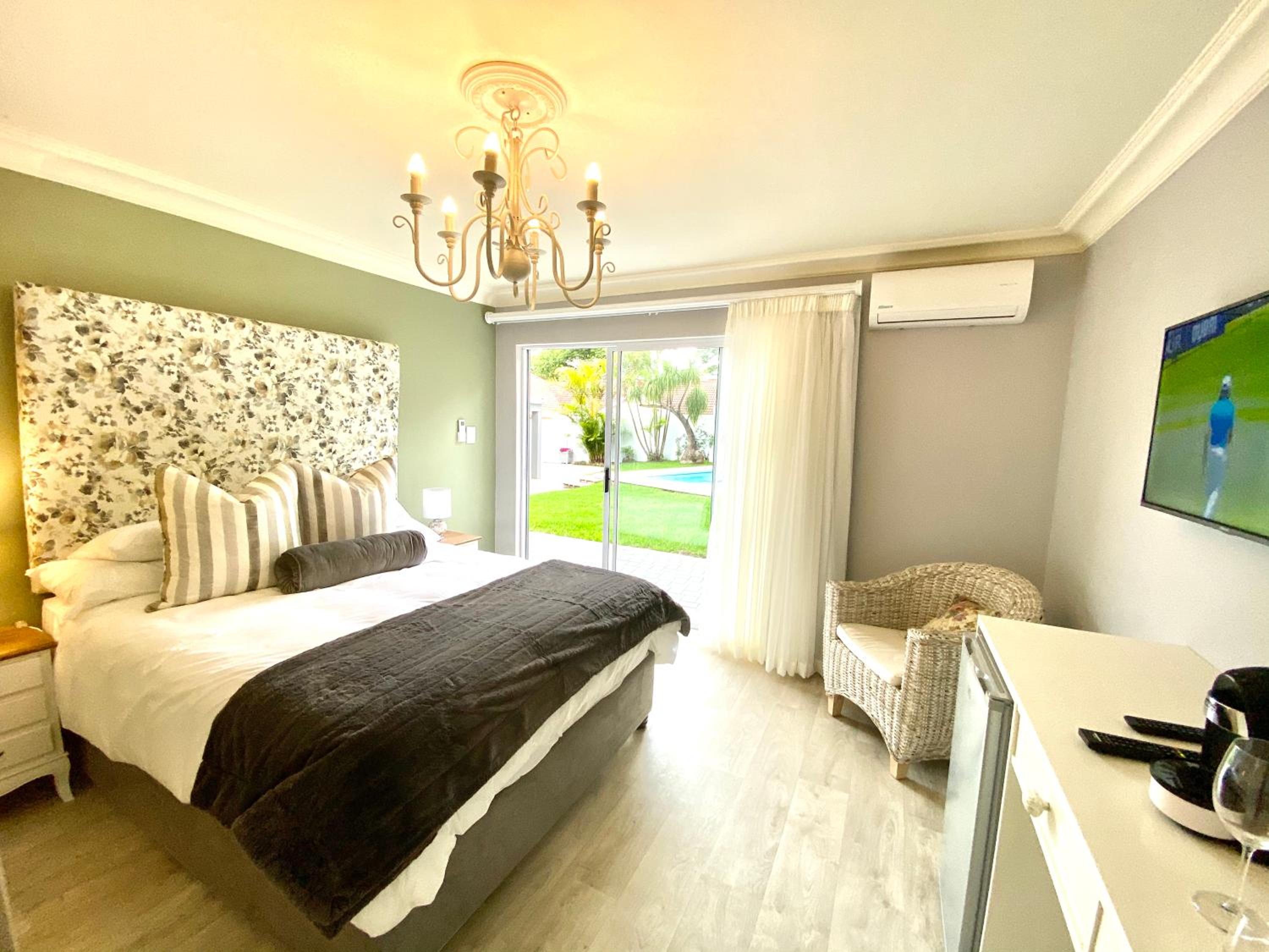 Queen Room with Garden View - Photo 1