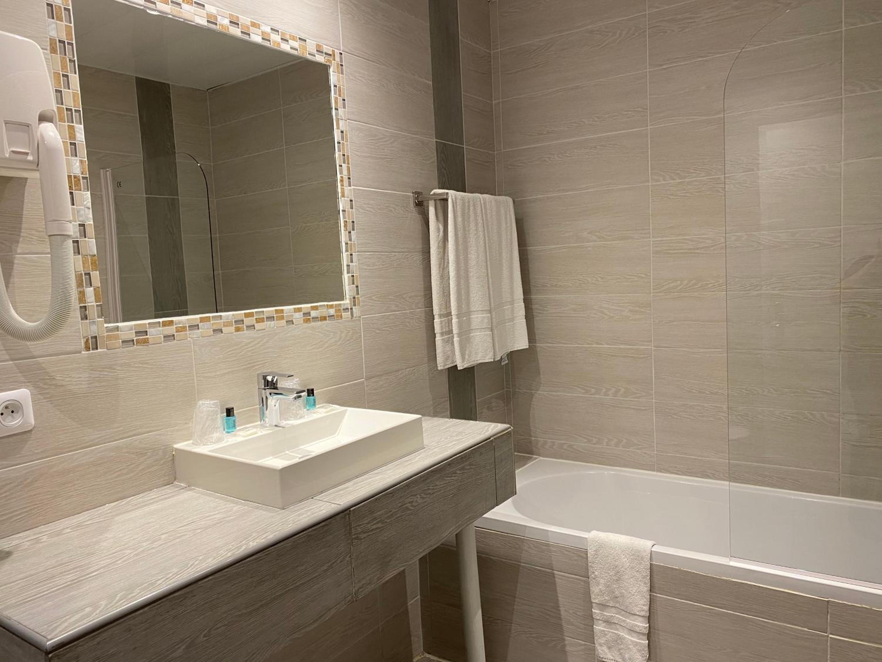 Deluxe Double Room - Photo 4