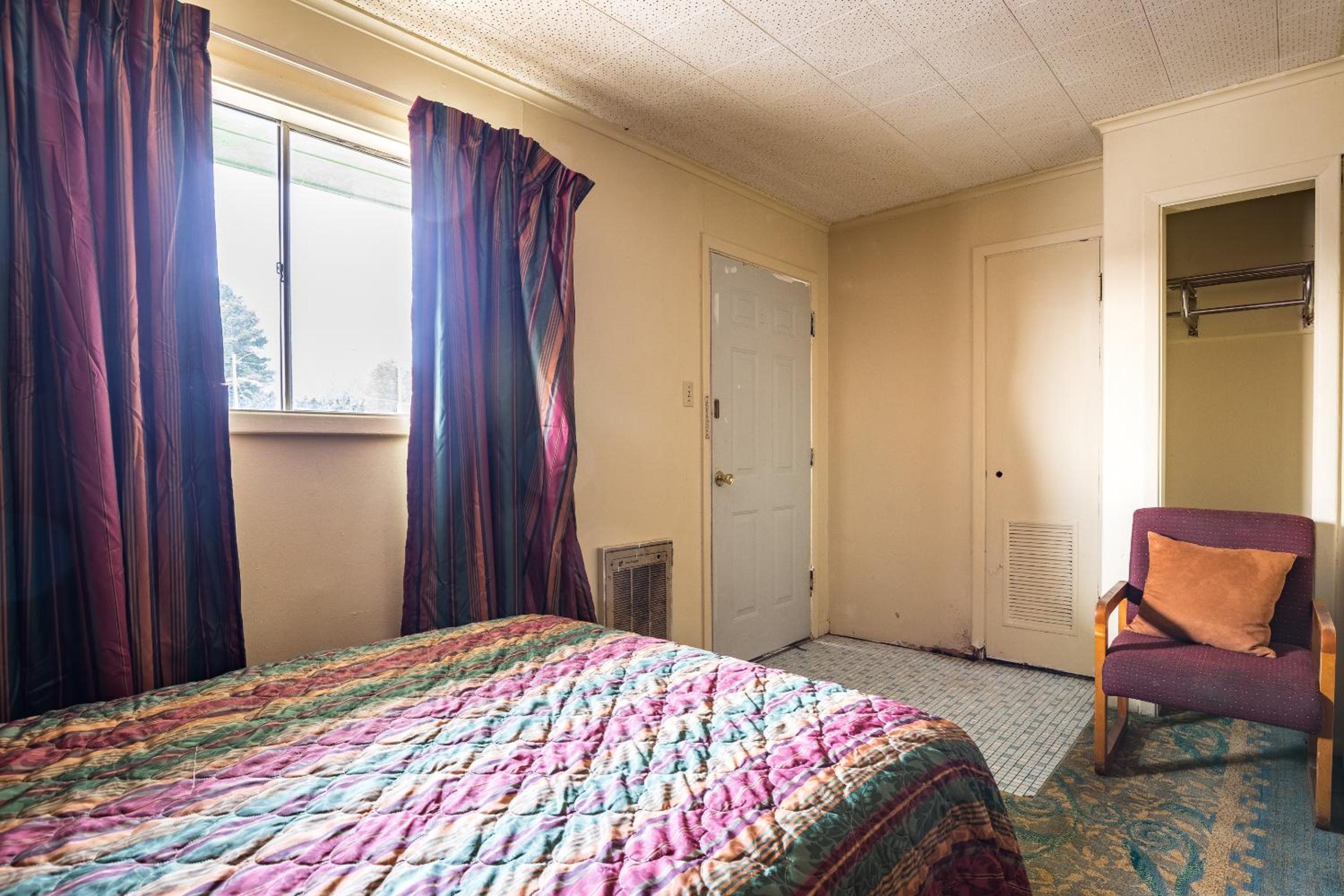Double Room with Two Double Beds - Photo 8