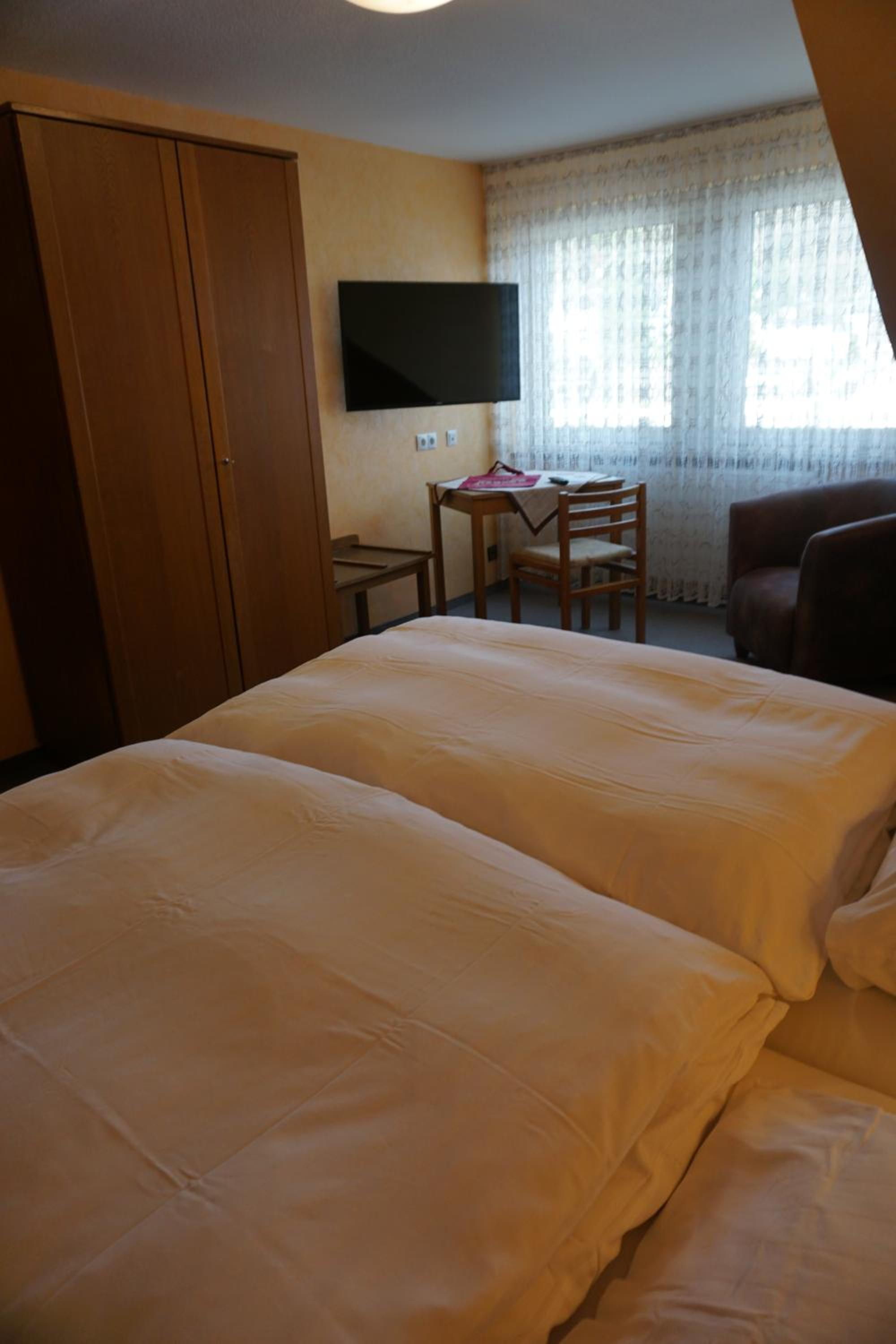 Double Room - Photo 7