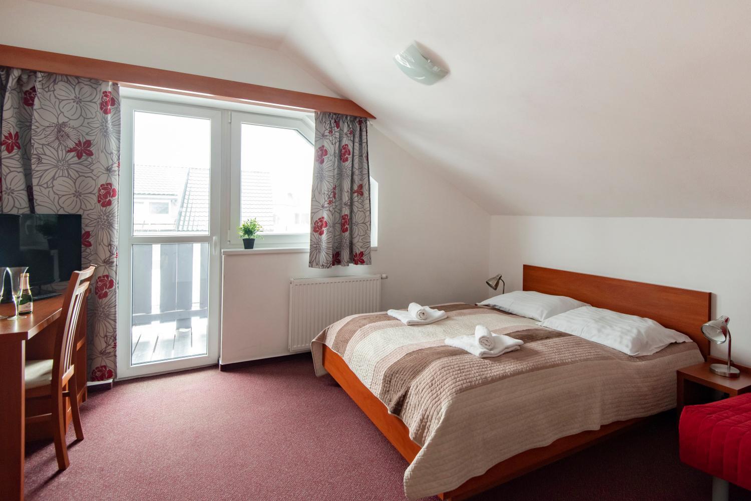 Deluxe Double Room with Extra Bed - Photo 4