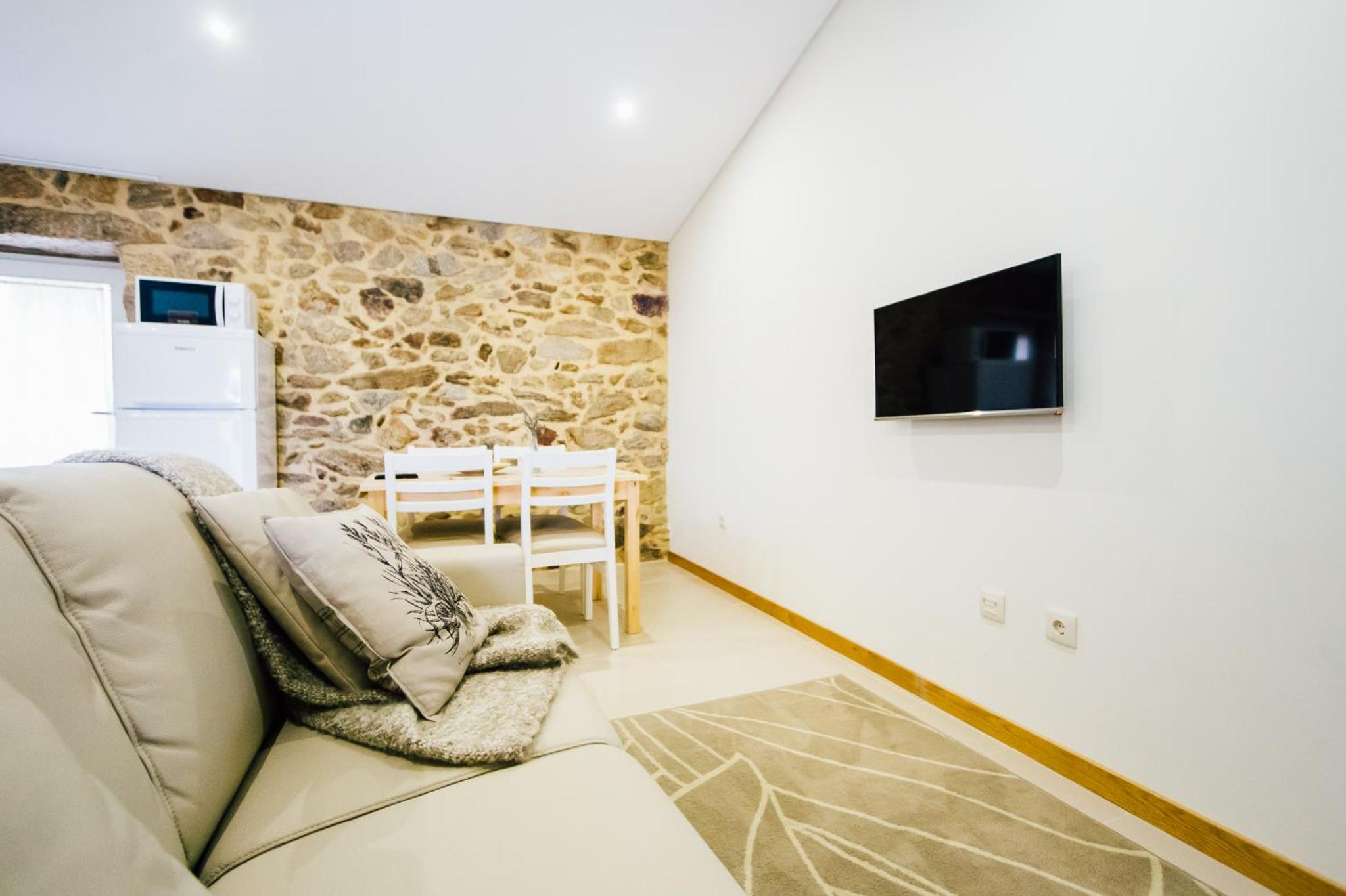 Apartment with Lake View - Photo 10
