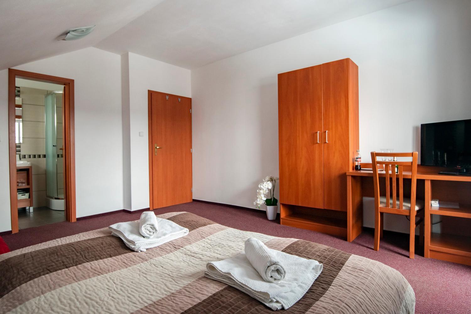 Deluxe Double Room with Extra Bed - Photo 5
