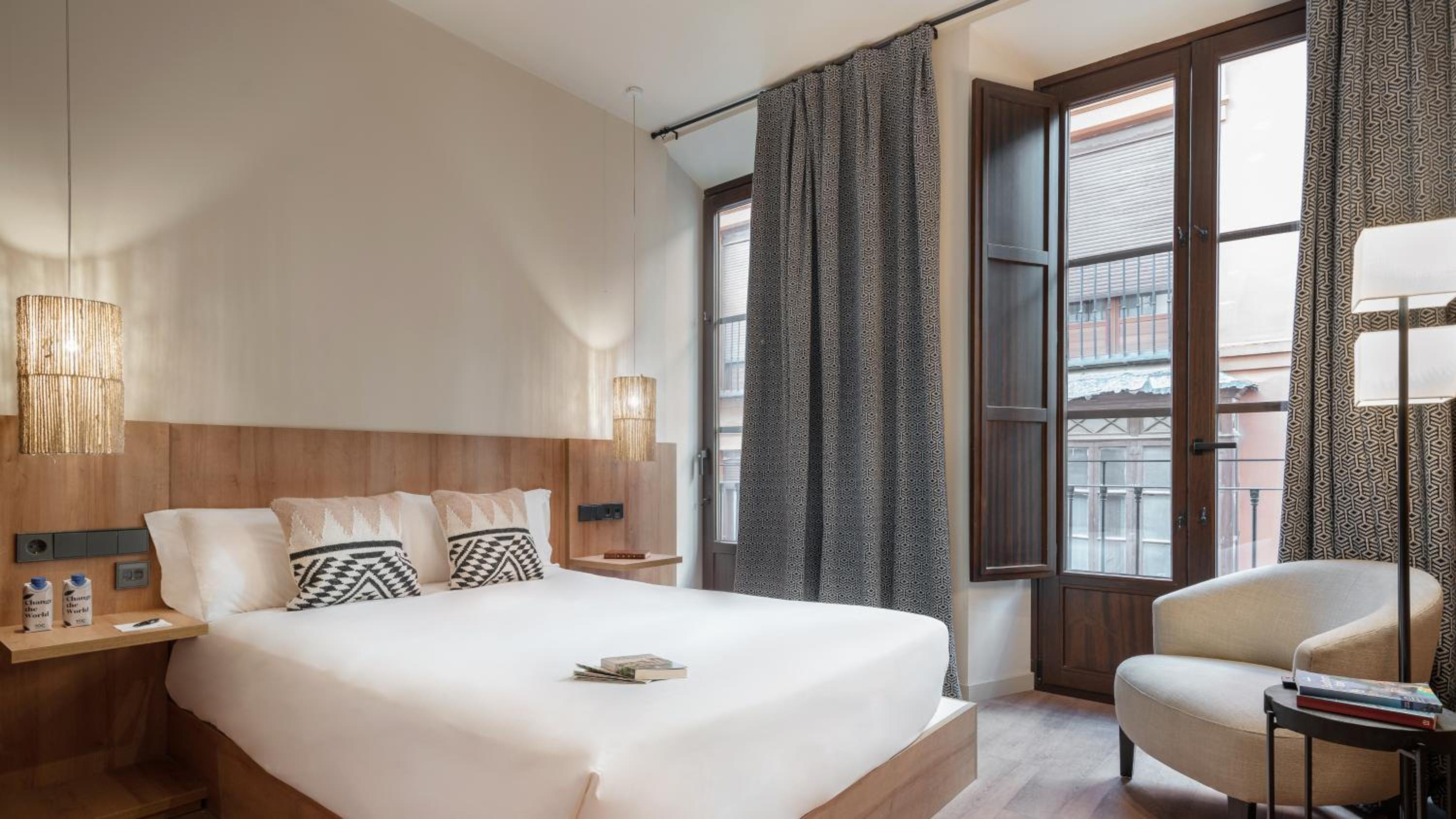 Double Room with Private Bathroom - Photo 15