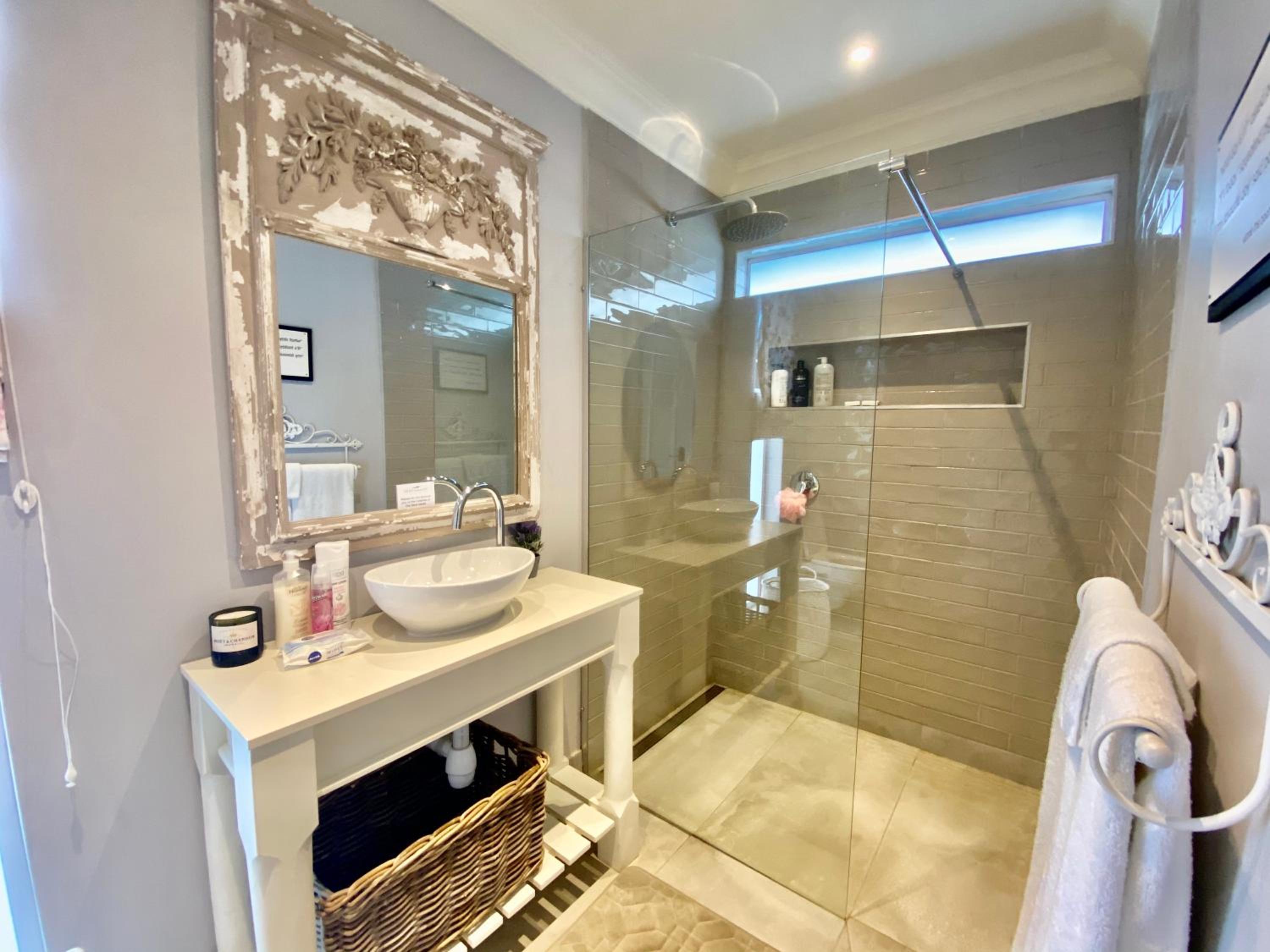 Double Room with Private Bathroom - Photo 5