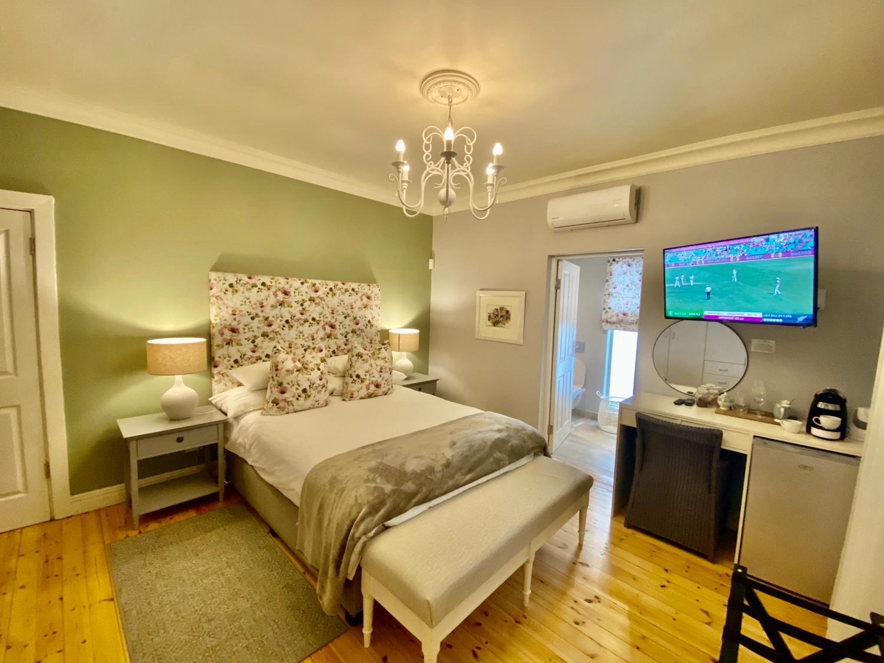 Double Room with Private Bathroom - Photo 1