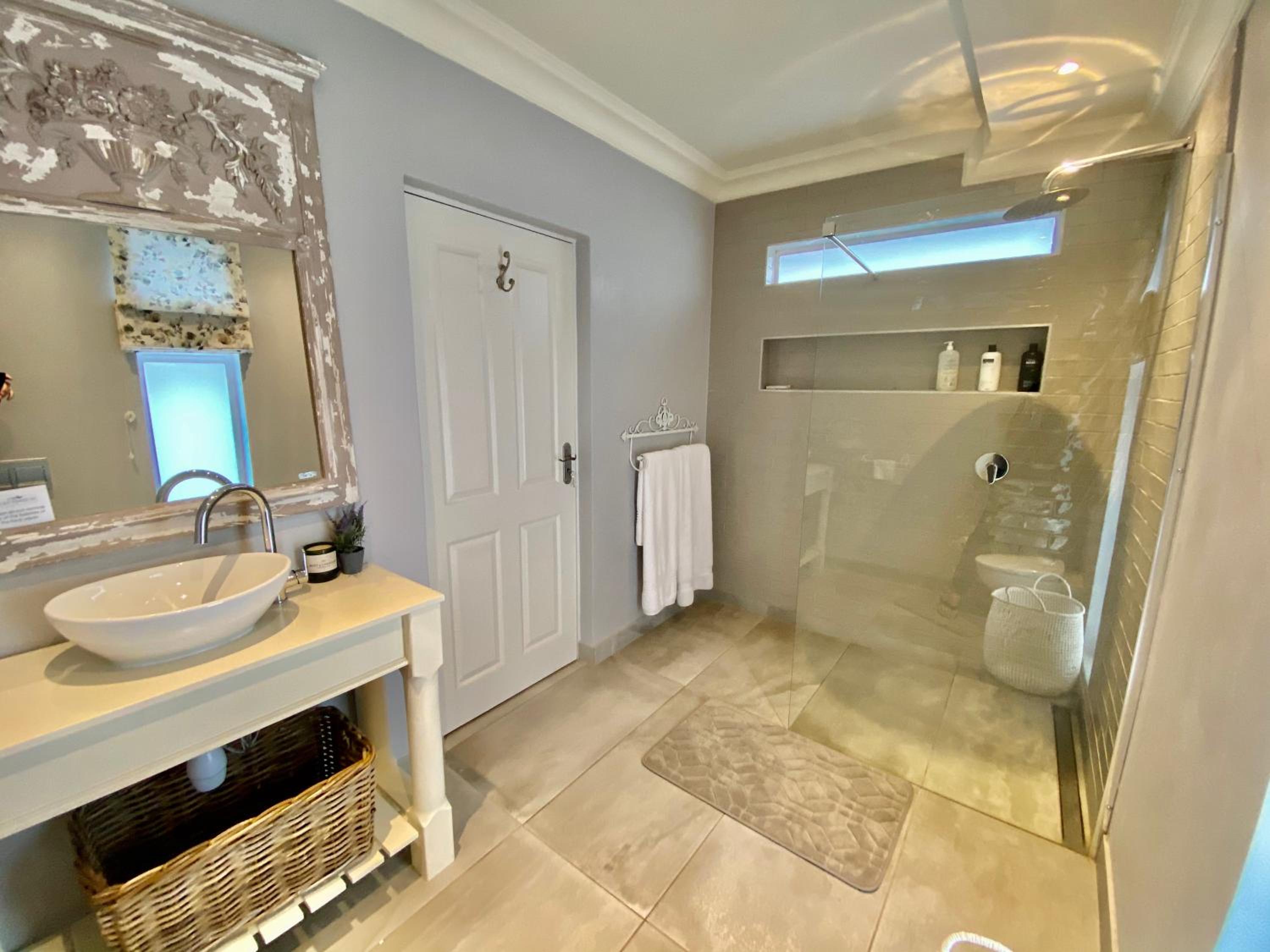 Standard Double Room - Photo 3