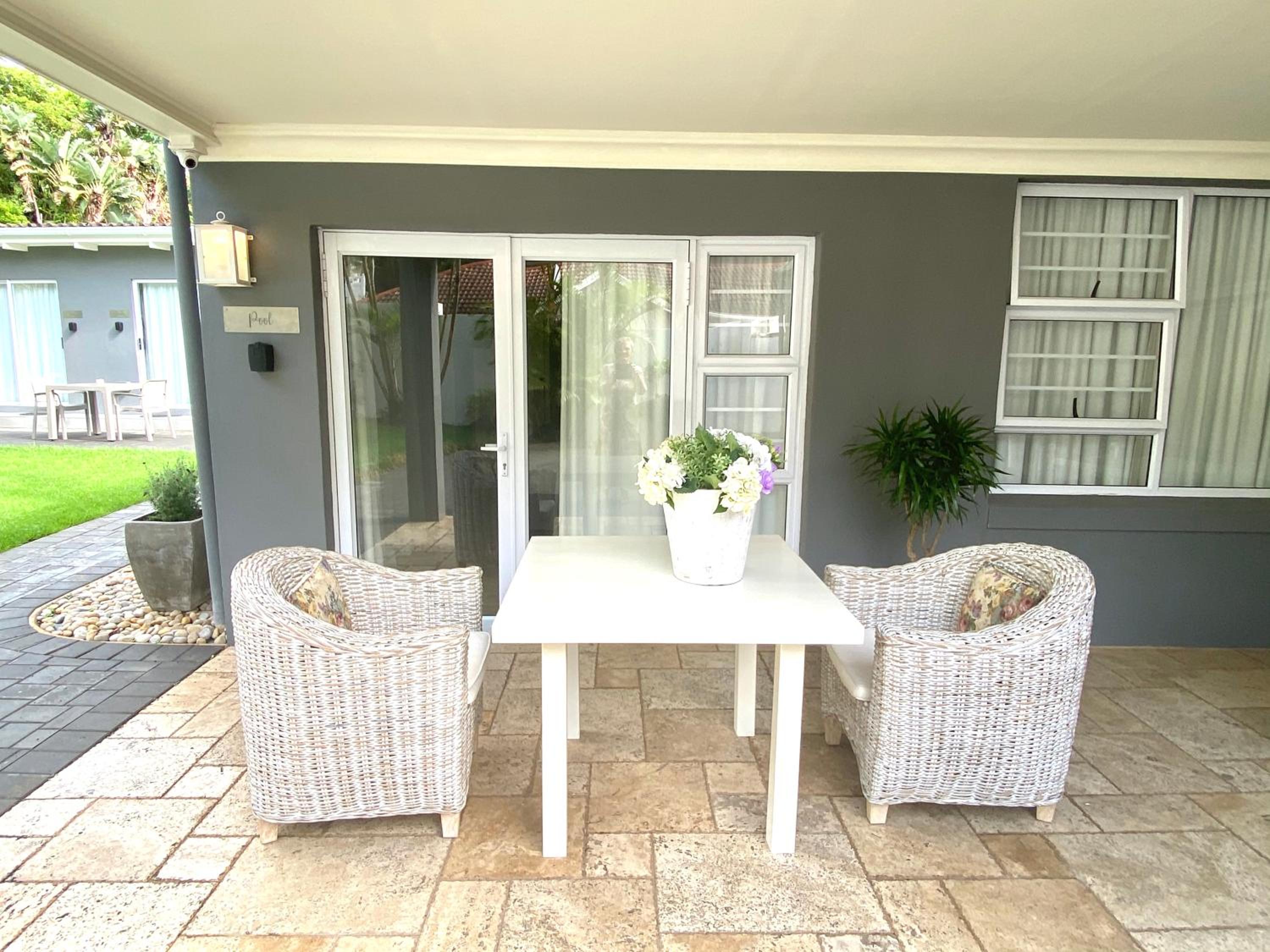 Deluxe Double or Twin Room with Pool View - Photo 4
