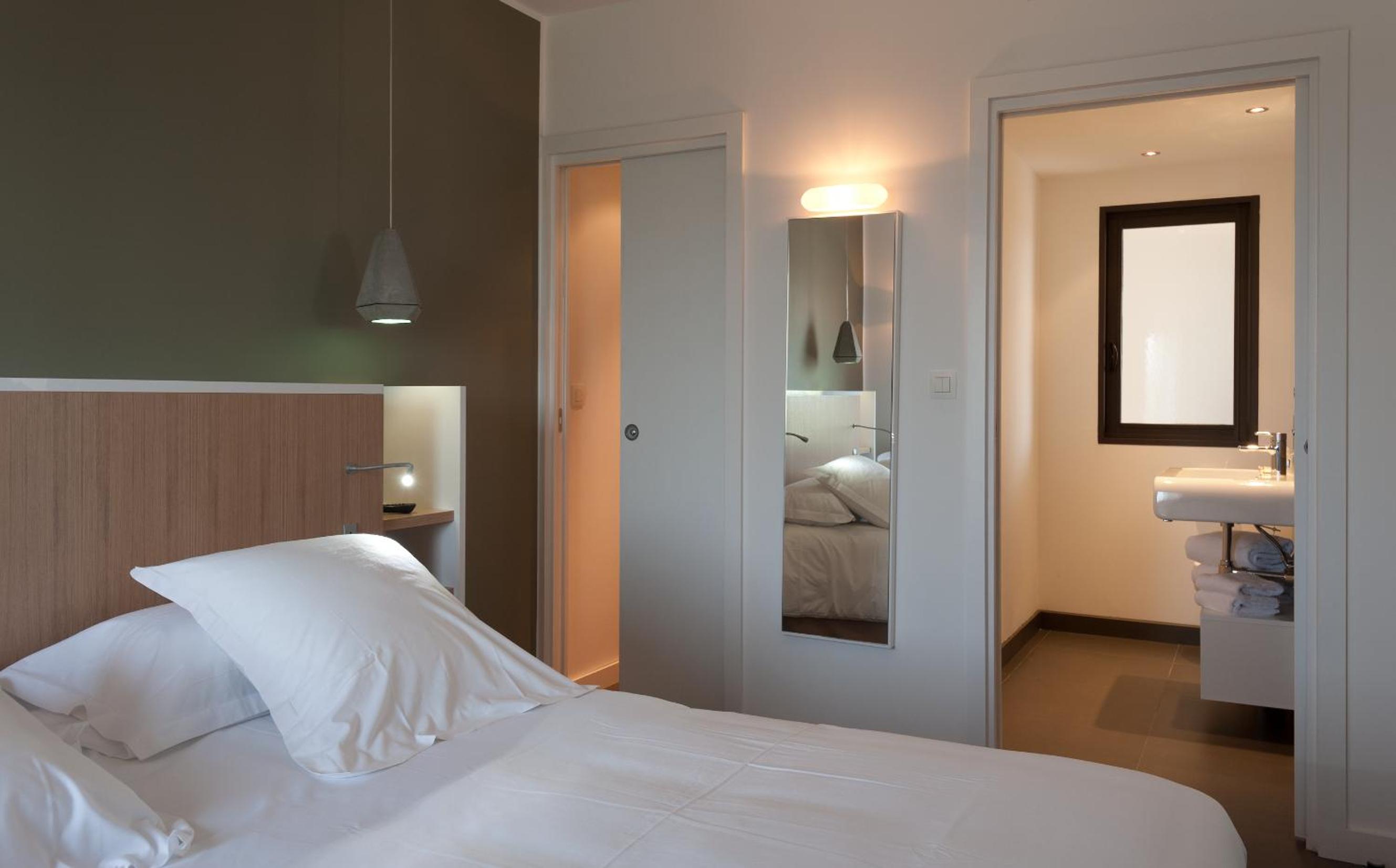 One-Bedroom Apartment (4 Adults) - Photo 3