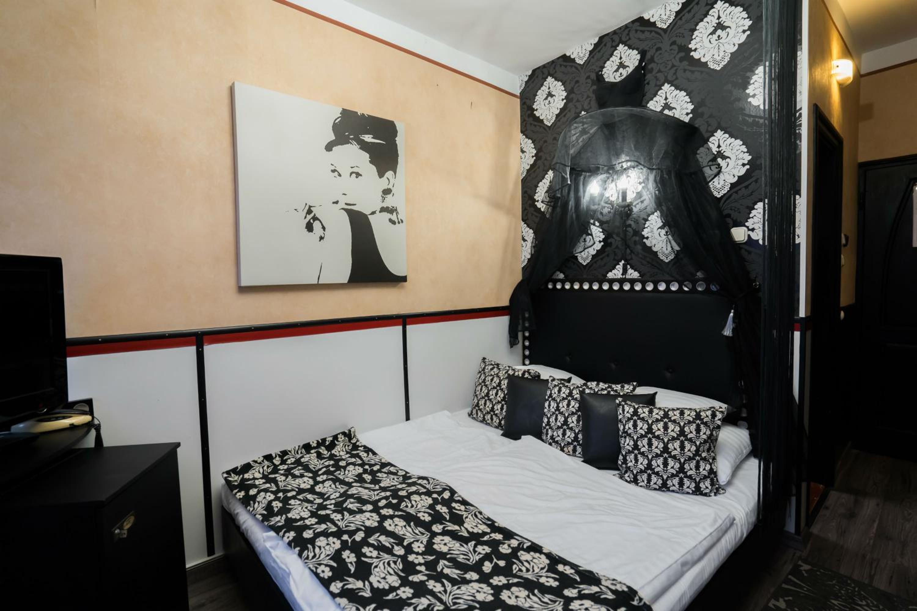 Double Room - Photo 16