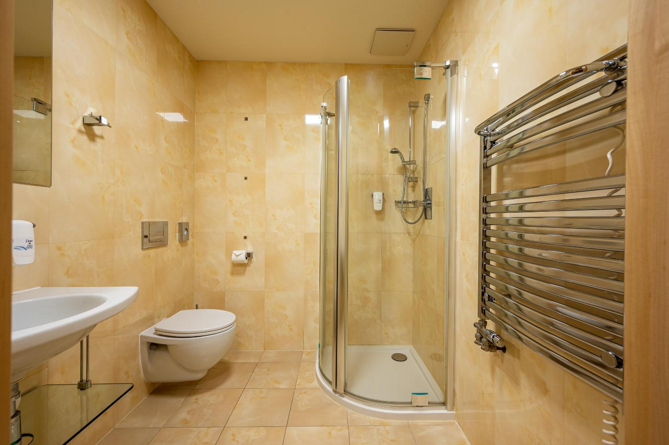 Deluxe Double Room with Bath - Photo 2