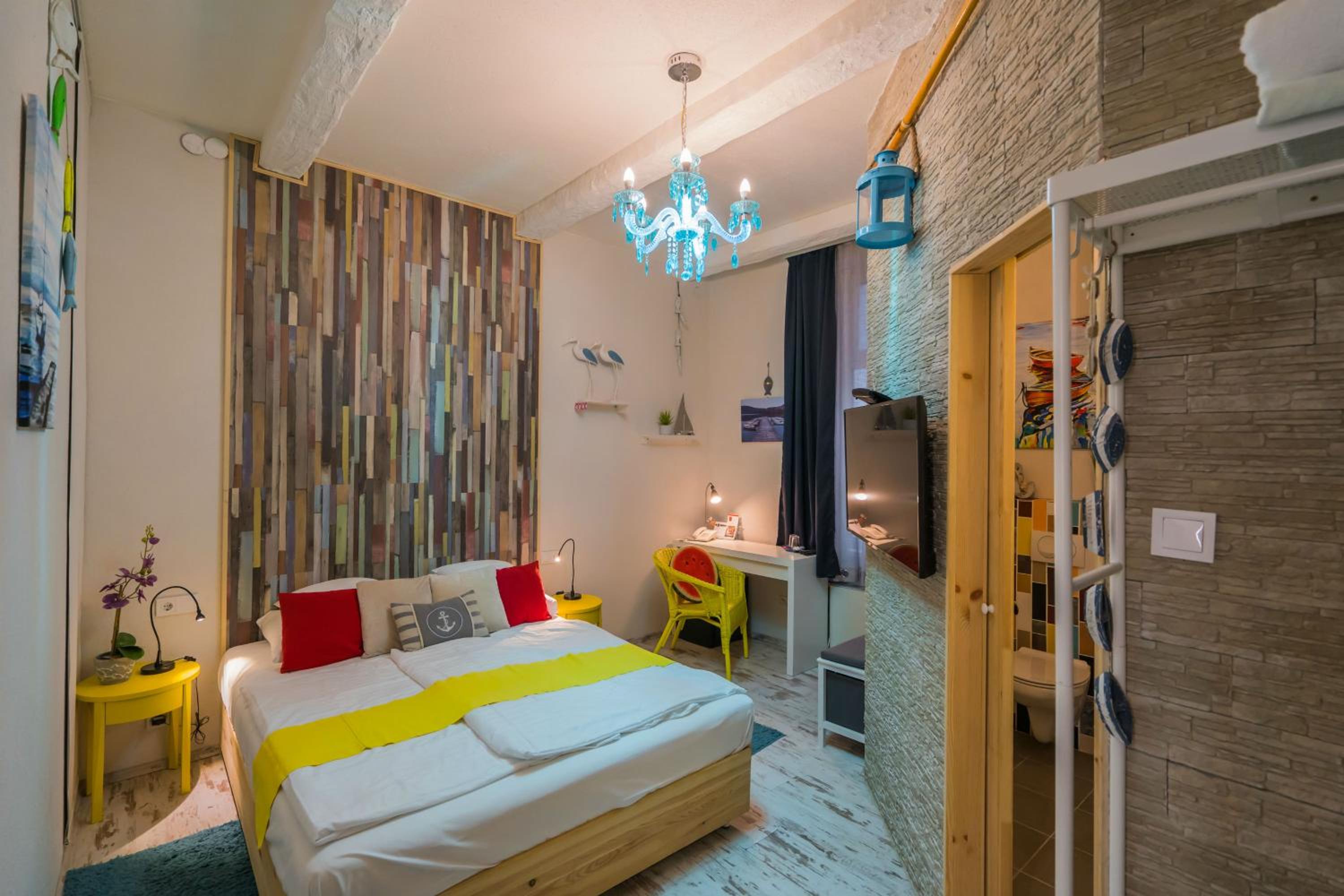 Double Room - Photo 6