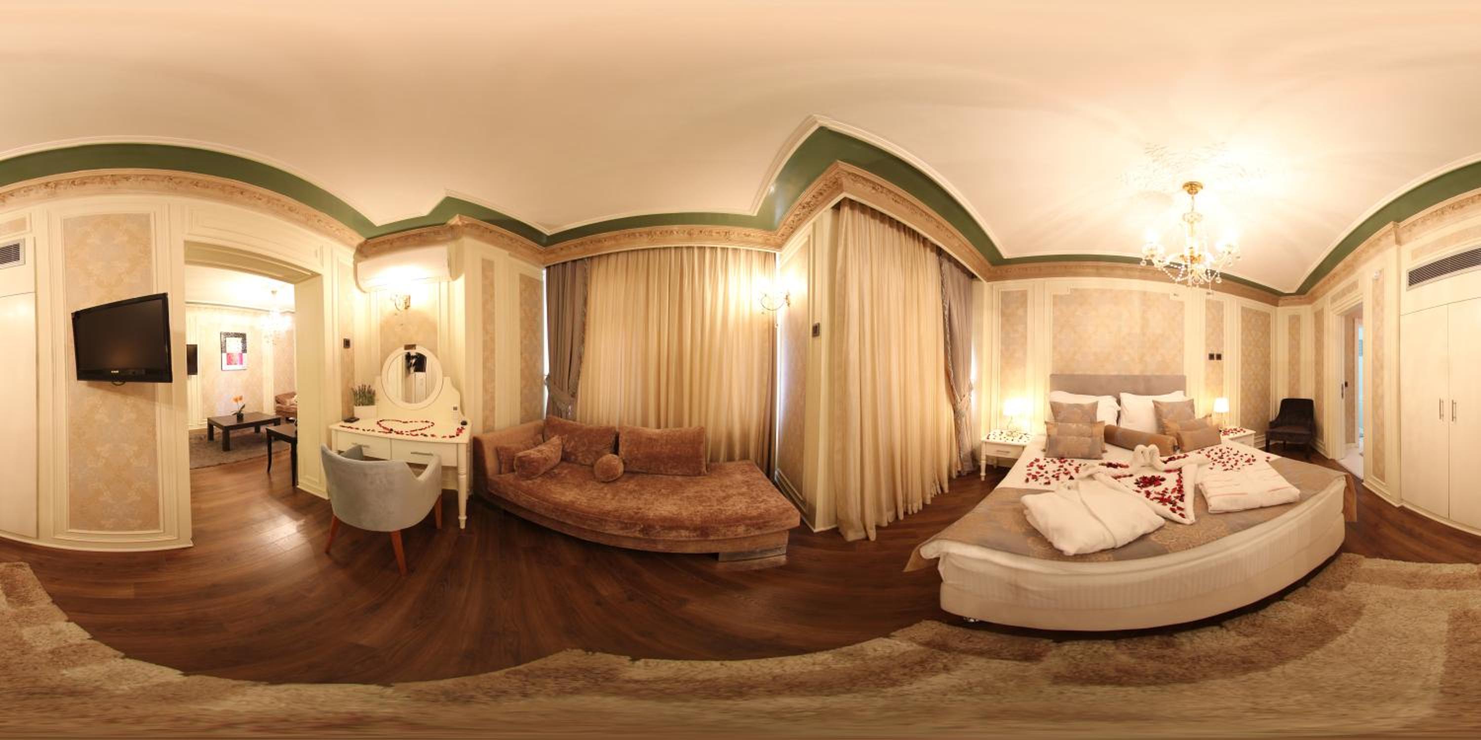 Suite with Spa Bath photo 1
