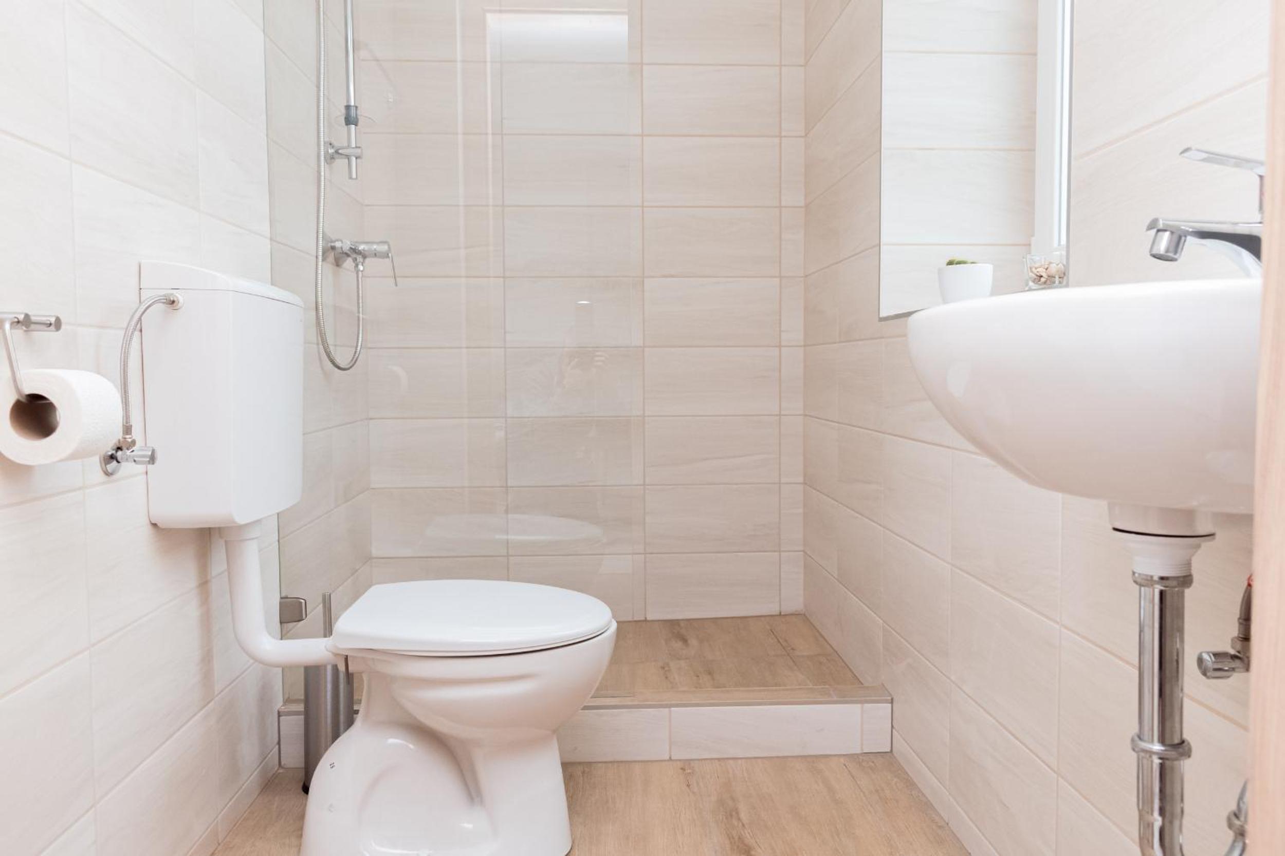 Double Room with Private Bathroom - Photo 4