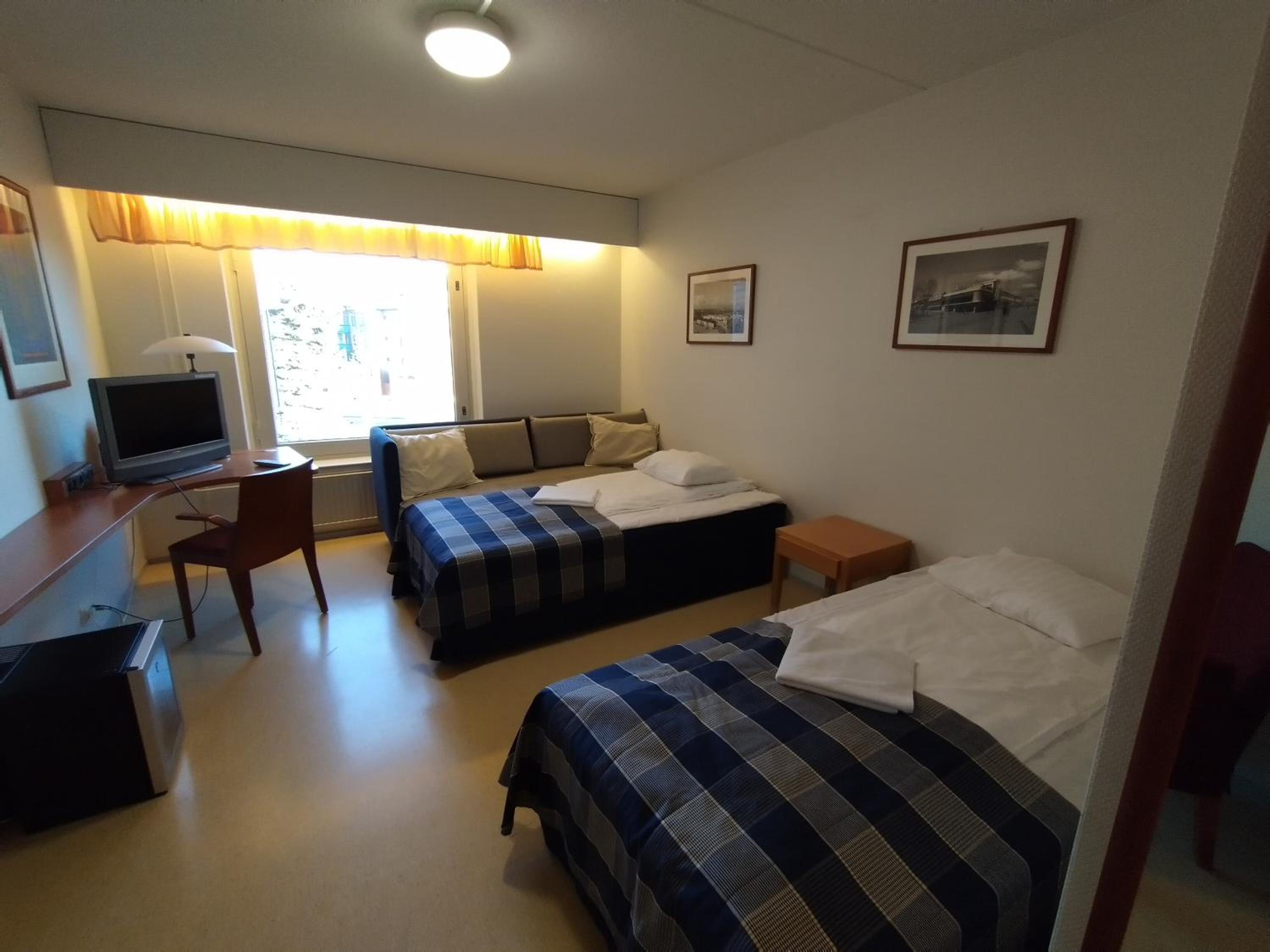 Twin Room - Photo 11