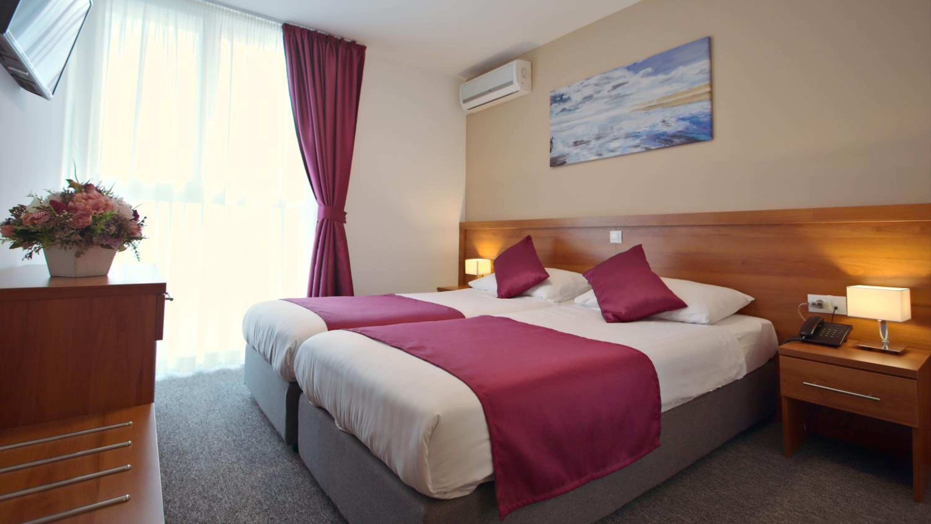 Standard Double/Twin Room with Sea View - annex thumbnail 5