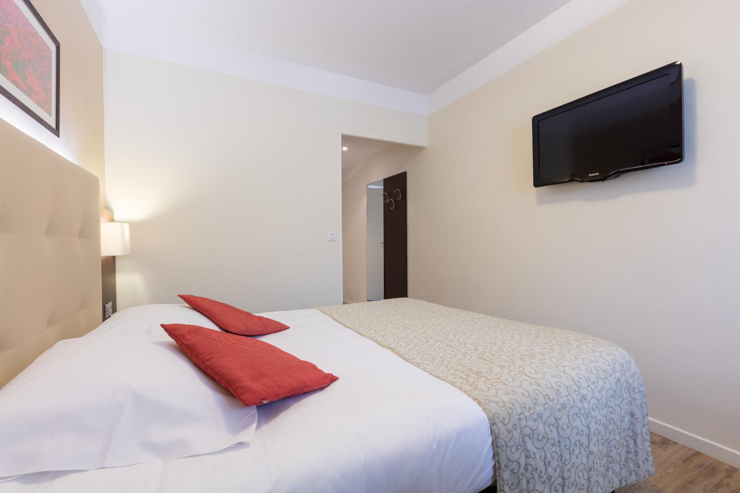 Double Room - Photo 3