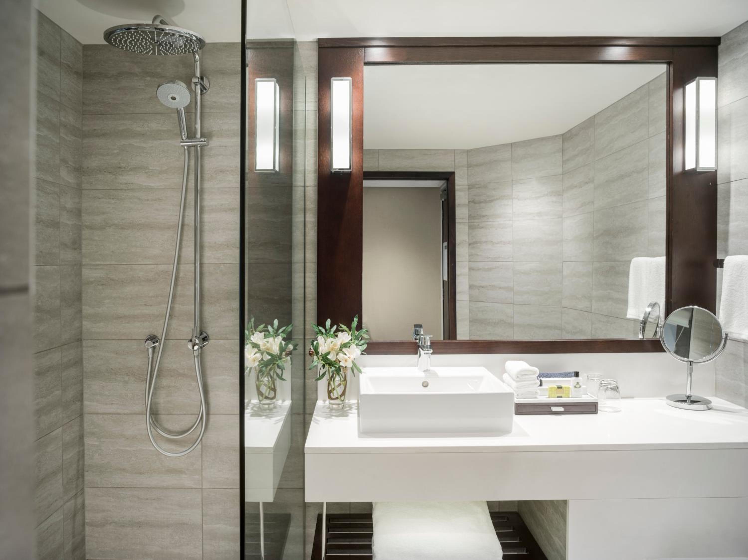 Premium King Room - Photo 5