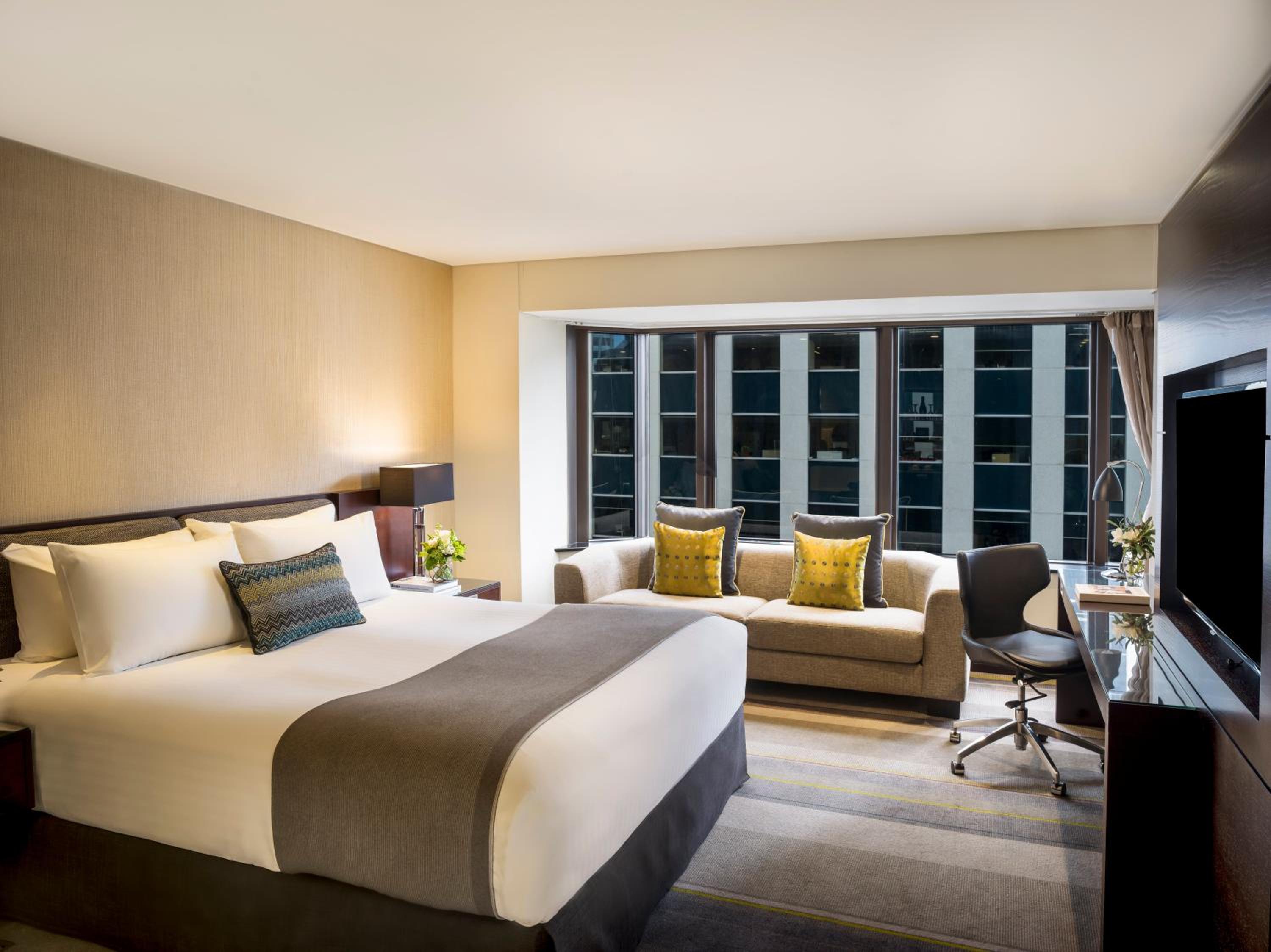 Premium King Room - Photo 6