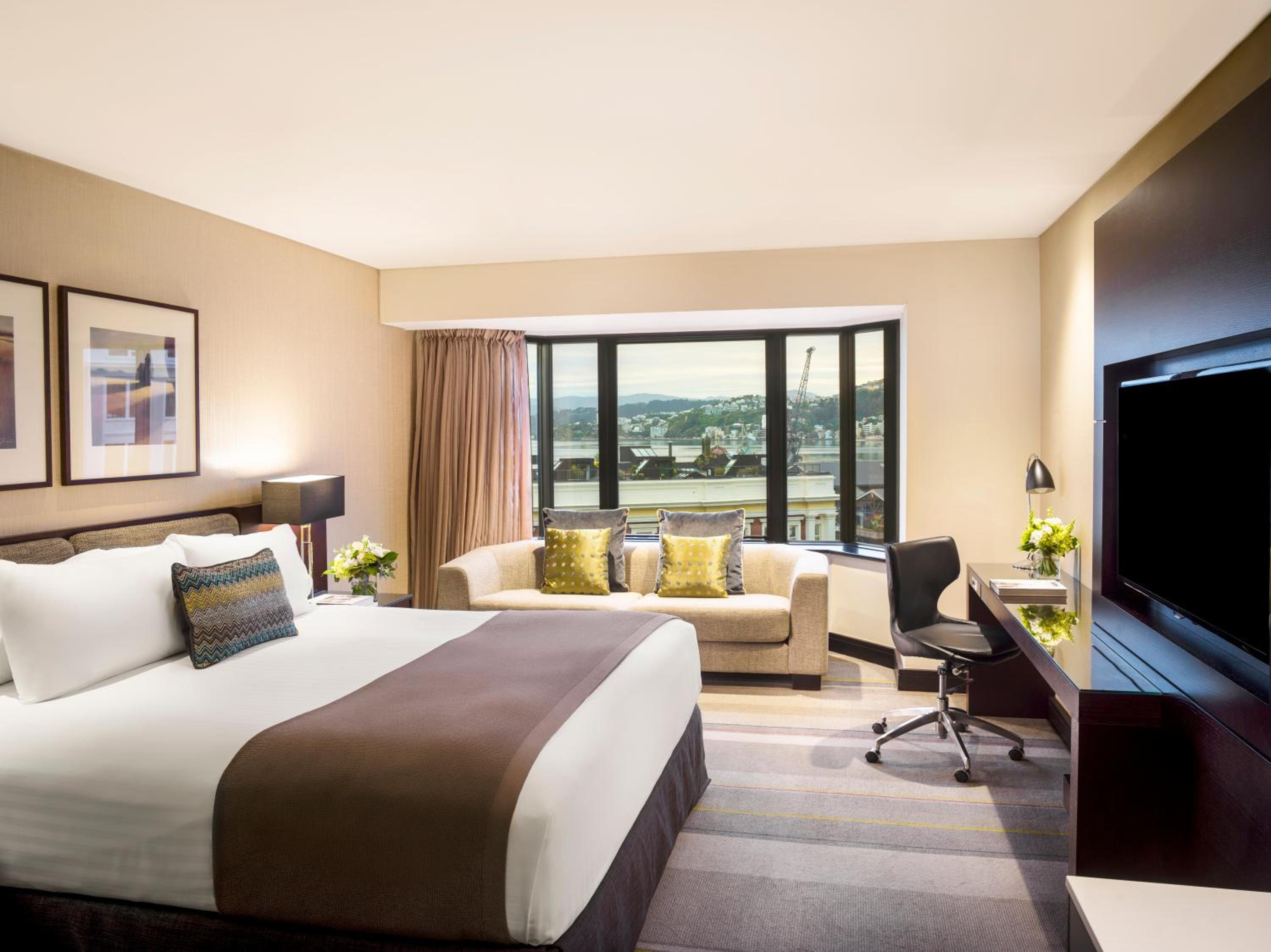 Premium King Room with Harbor View - Photo 7
