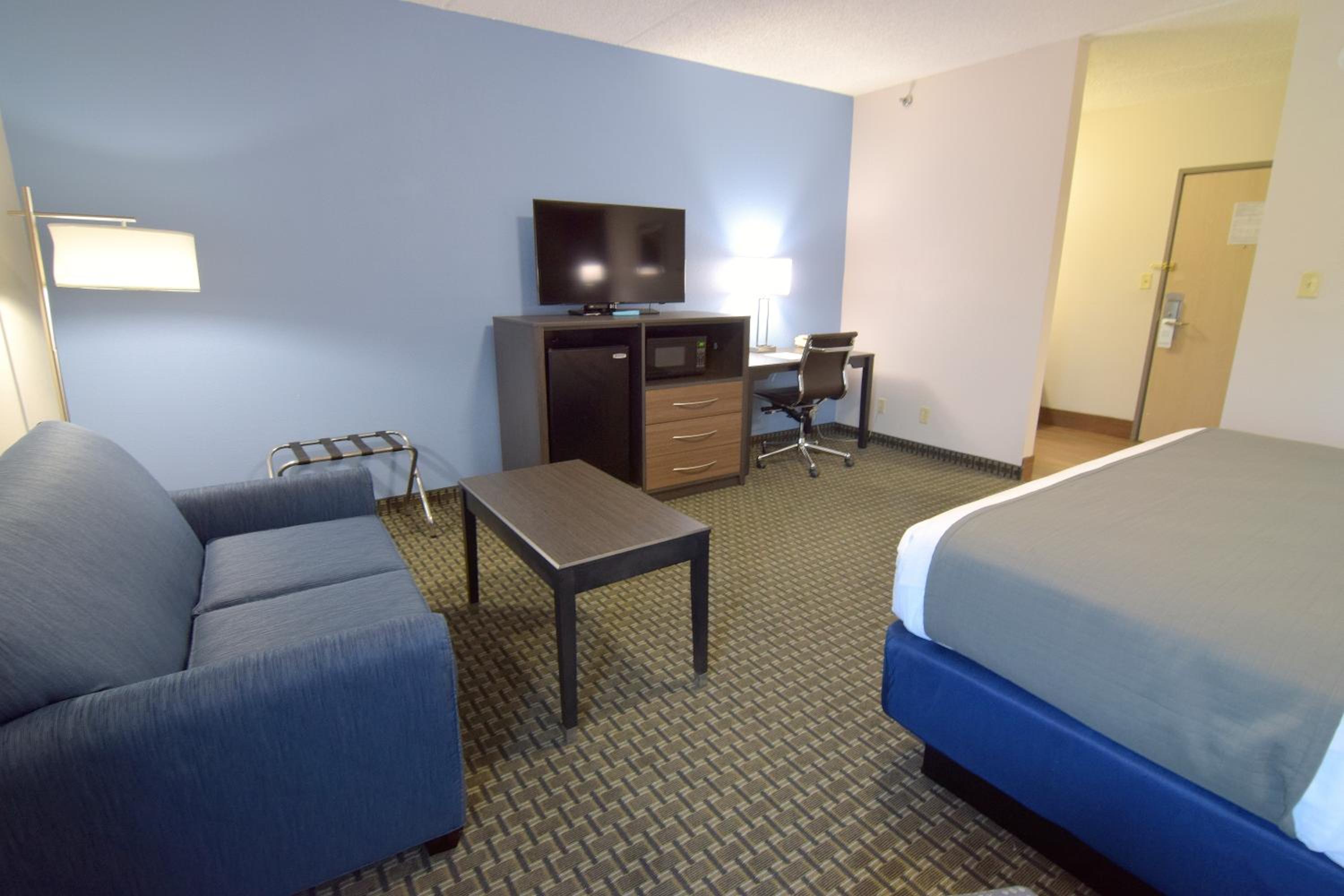 Large King Room - Non-Smoking - Photo 8