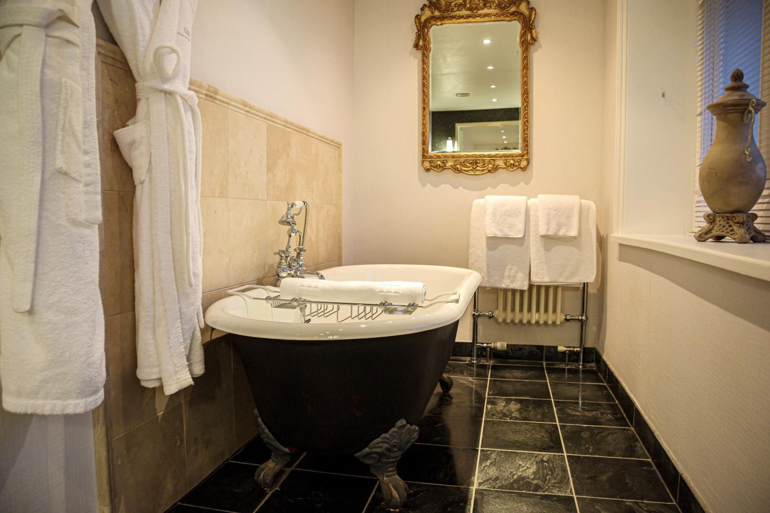 Comfy King Room - Photo 5